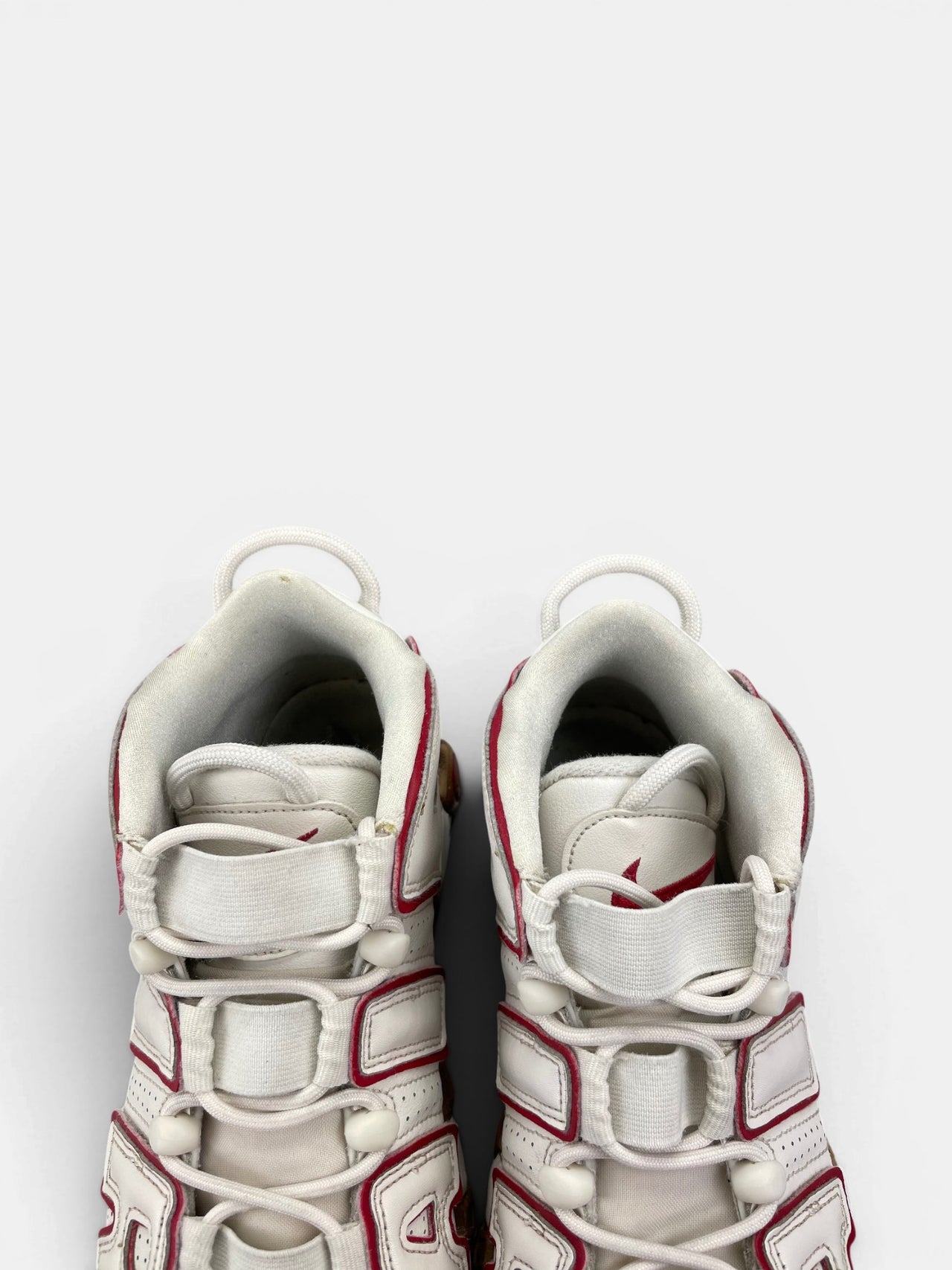 Nike Air More Uptempo Phantom Gym Red Gum — buty sportowe damskie w bardzo dobrym stanie rozmiar 39, zapiętki butów