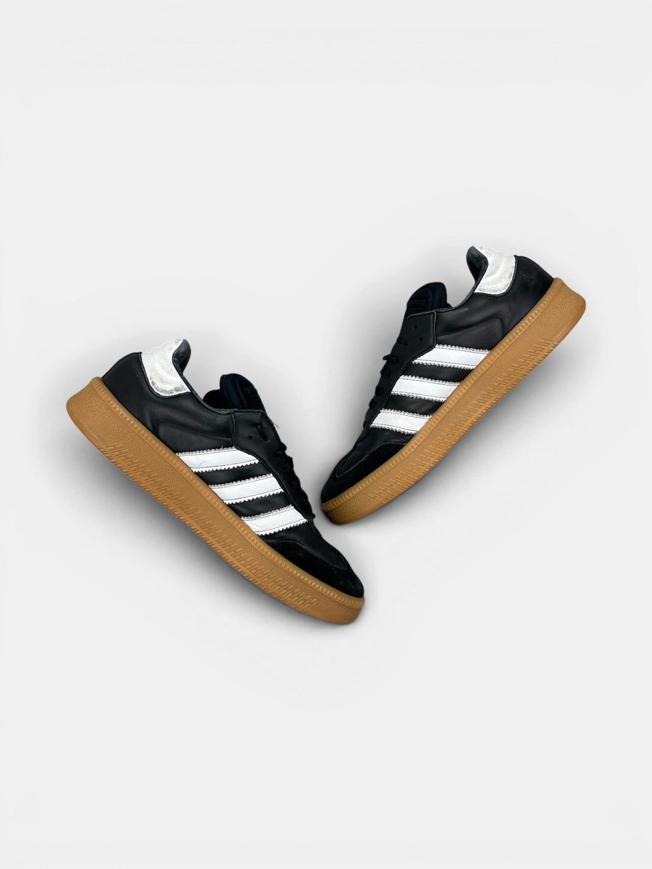 Adidas Samba XLG Black Gum — buty sportowe męskie w bardzo dobrym stanie rozmiar 42, zewnętrzny panel prawego buta