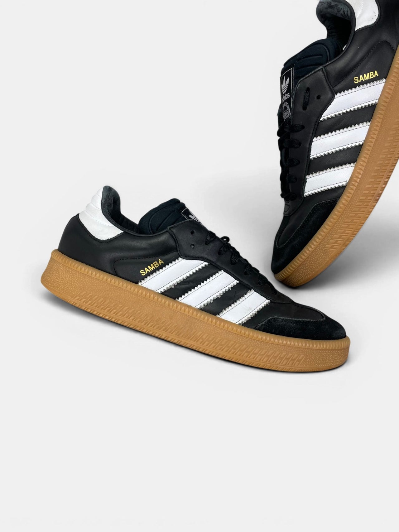 Adidas Samba XLG Black Gum — buty sportowe męskie w bardzo dobrym stanie rozmiar 42, zewnętrzny panel lewego buta