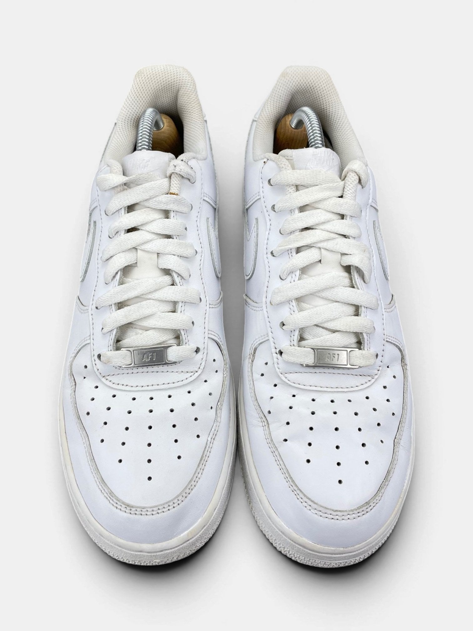 Nike Air Force 1 Low Triple White — buty sportowe męskie w bardzo dobrym stanie rozmiar 42.5, widok z góry