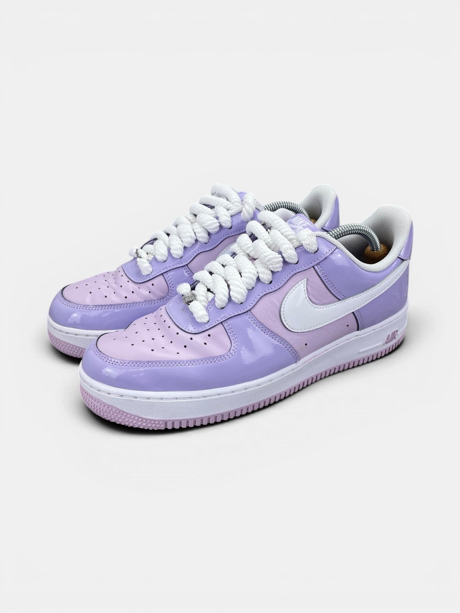 Nike Air Force 1 Low Hydrangeas — buty sportowe męskie w bardzo dobrym stanie rozmiar 42.5, widok z boku