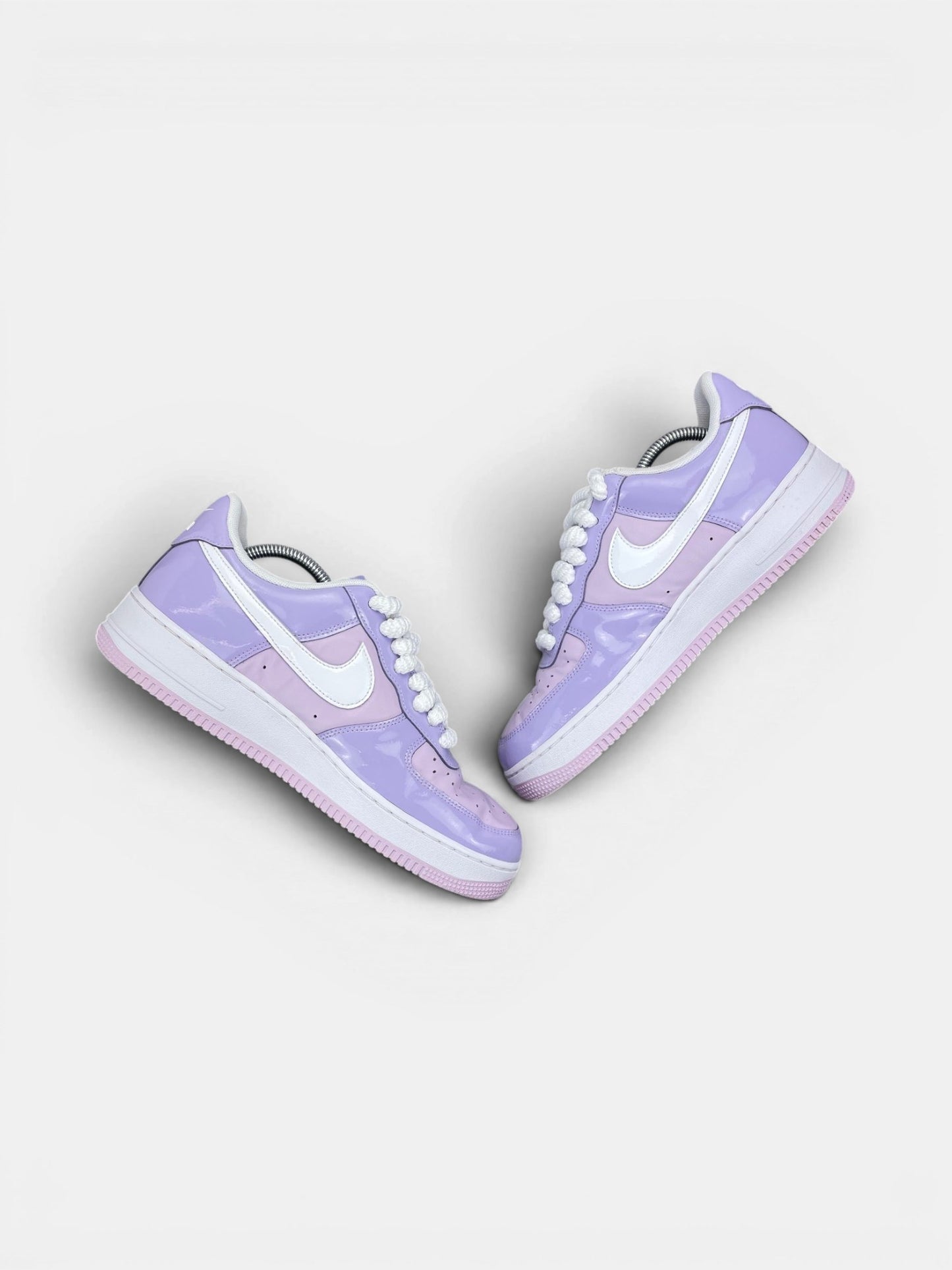 Nike Air Force 1 Low Hydrangeas — buty sportowe męskie w bardzo dobrym stanie rozmiar 42.5, zewnętrzny panel prawego buta