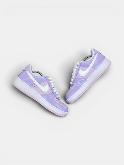 Nike Air Force 1 Low Hydrangeas — buty sportowe męskie w bardzo dobrym stanie rozmiar 42.5, zewnętrzny panel prawego buta
