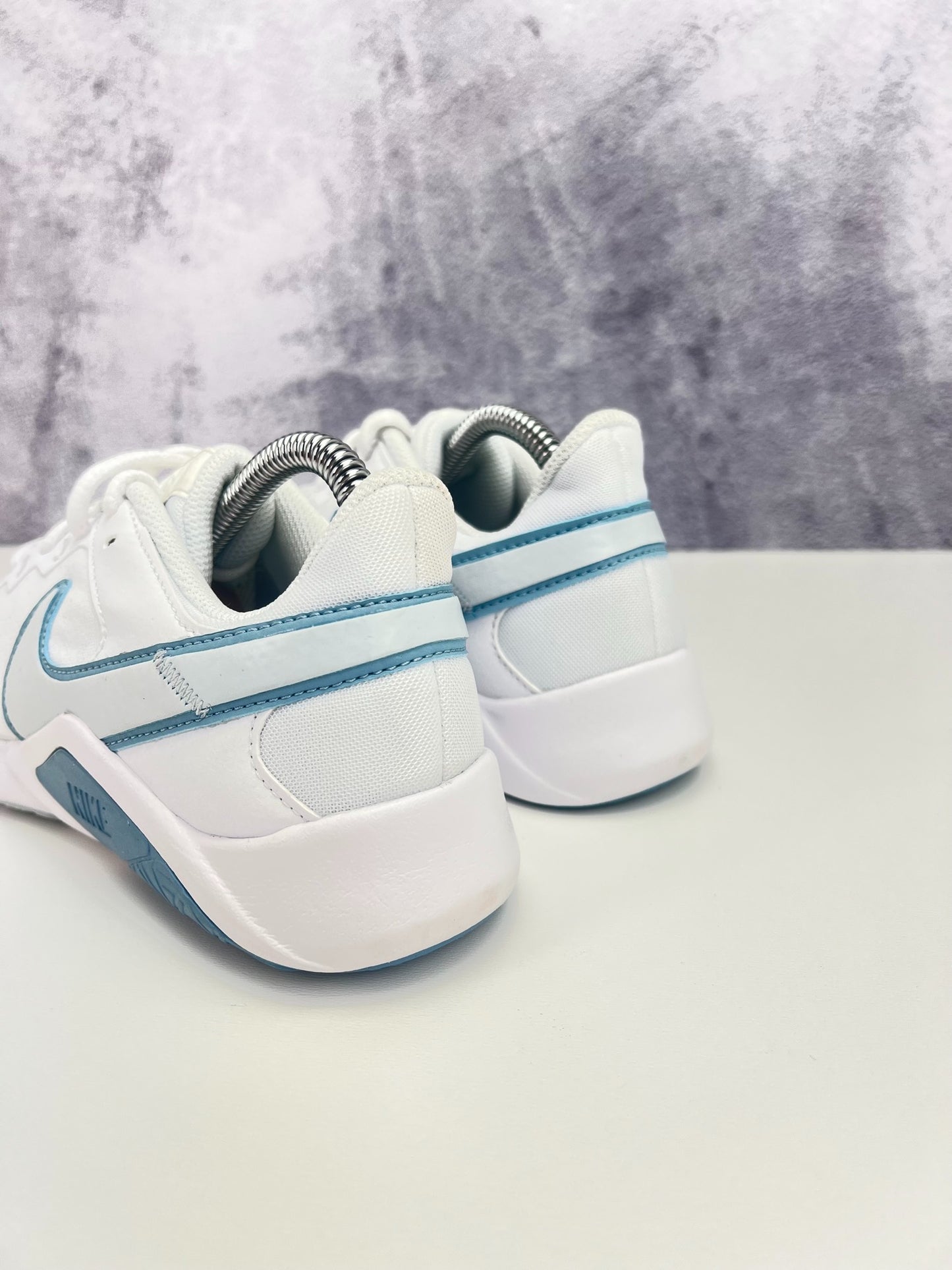 Nike Legend Essential 2 (36.5) - sneakilystore