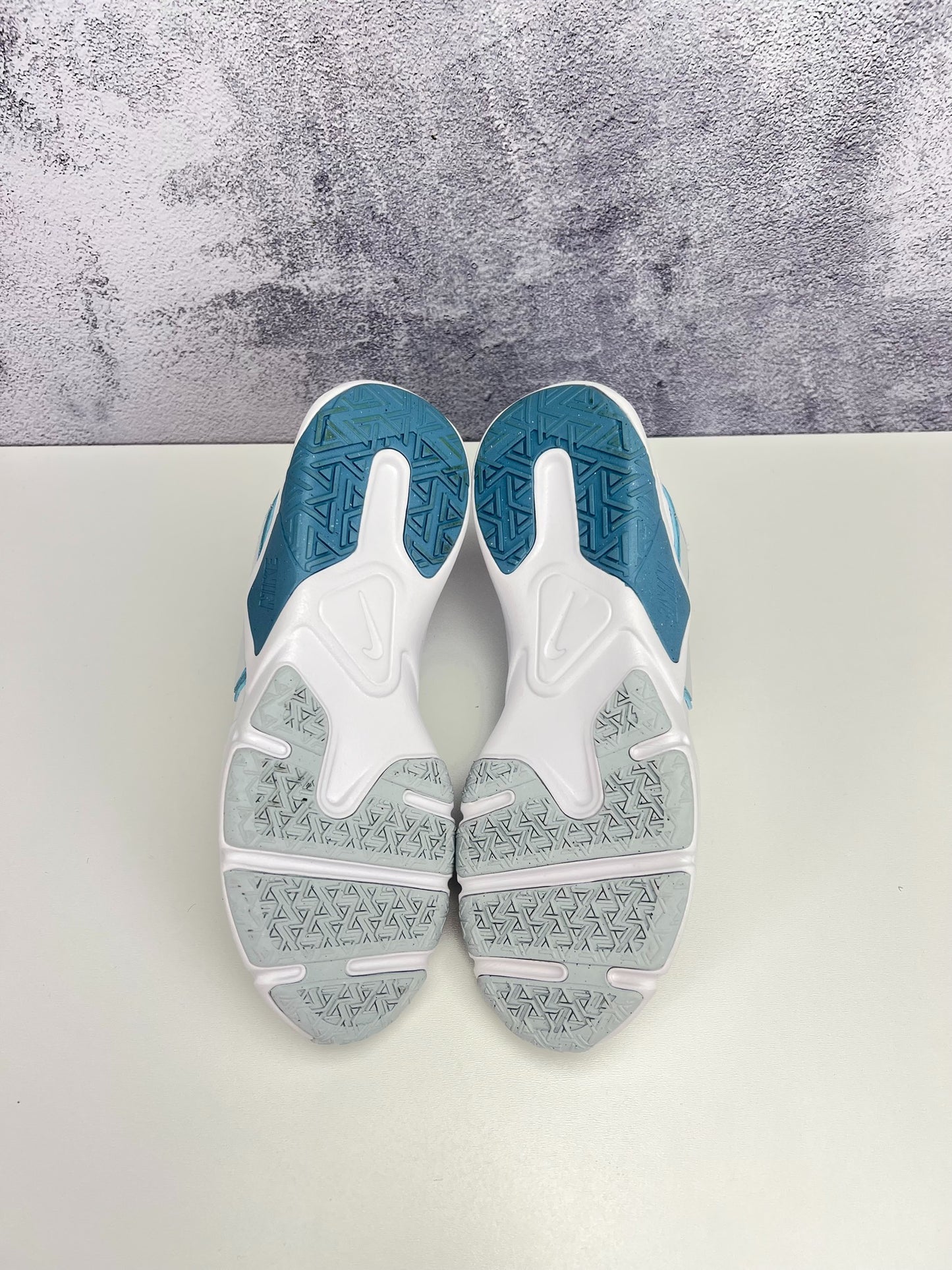 Nike Legend Essential 2 (36.5) - sneakilystore