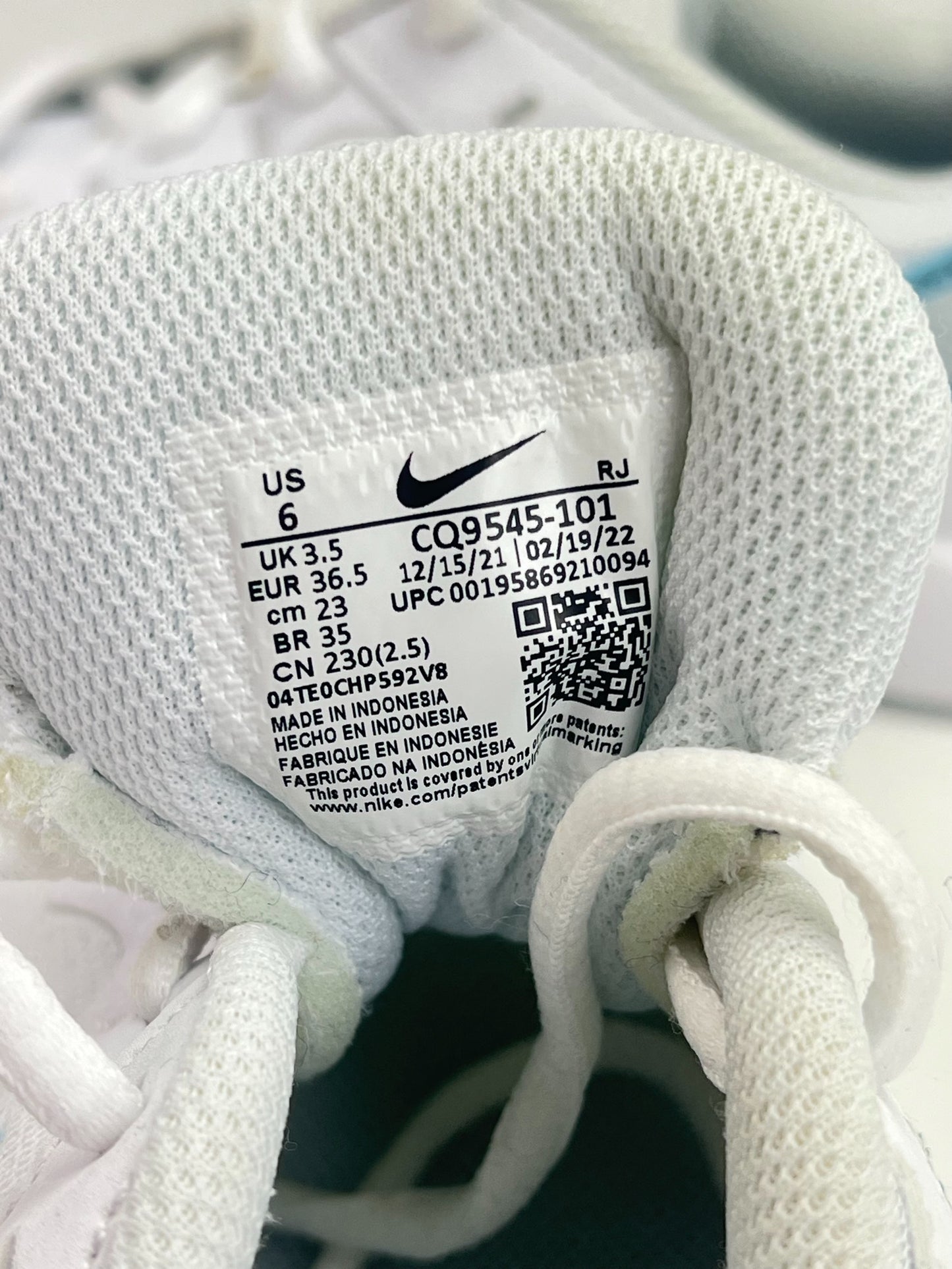 Nike Legend Essential 2 (36.5) - sneakilystore