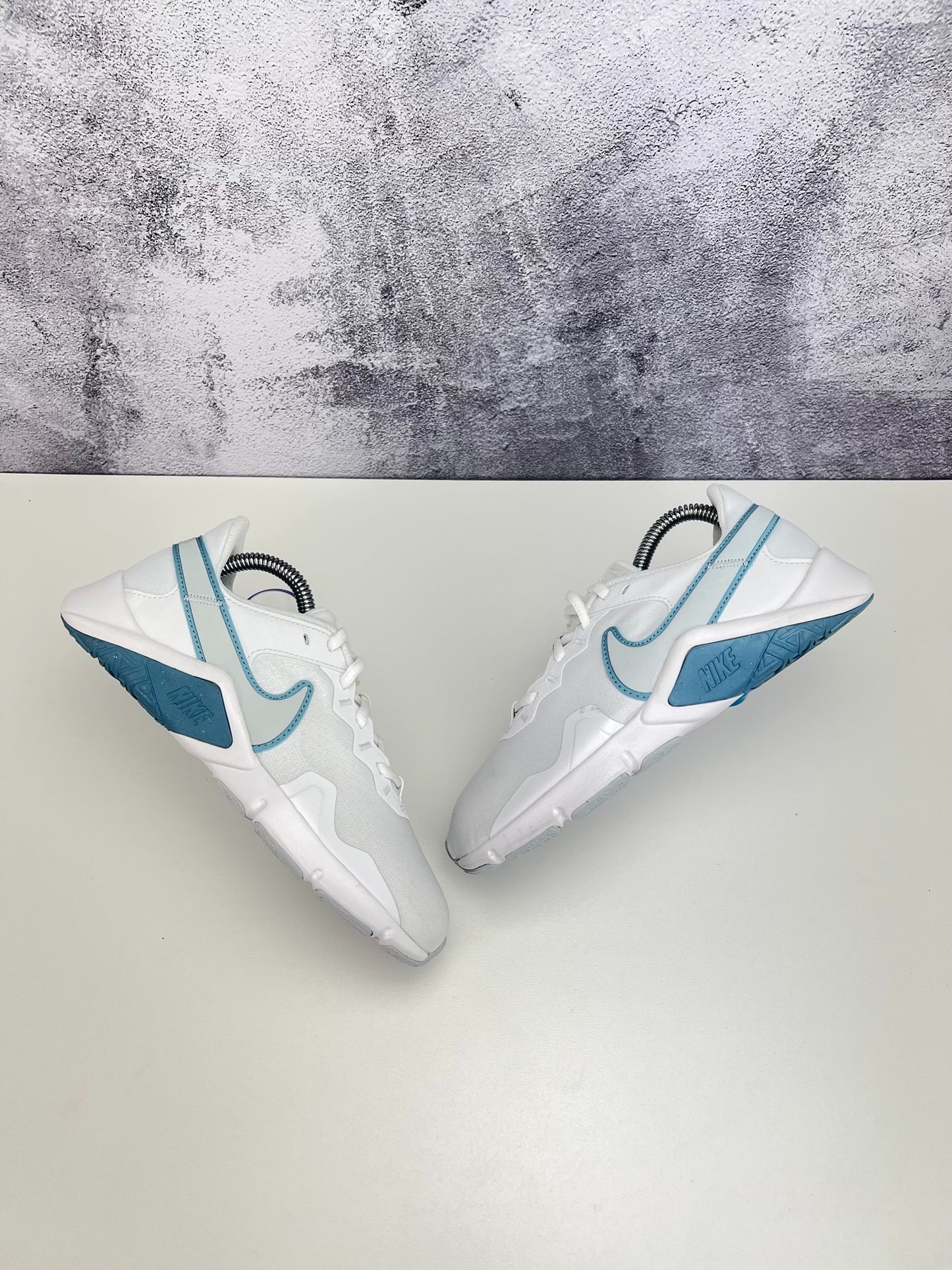 Nike Legend Essential 2 (36.5) - sneakilystore