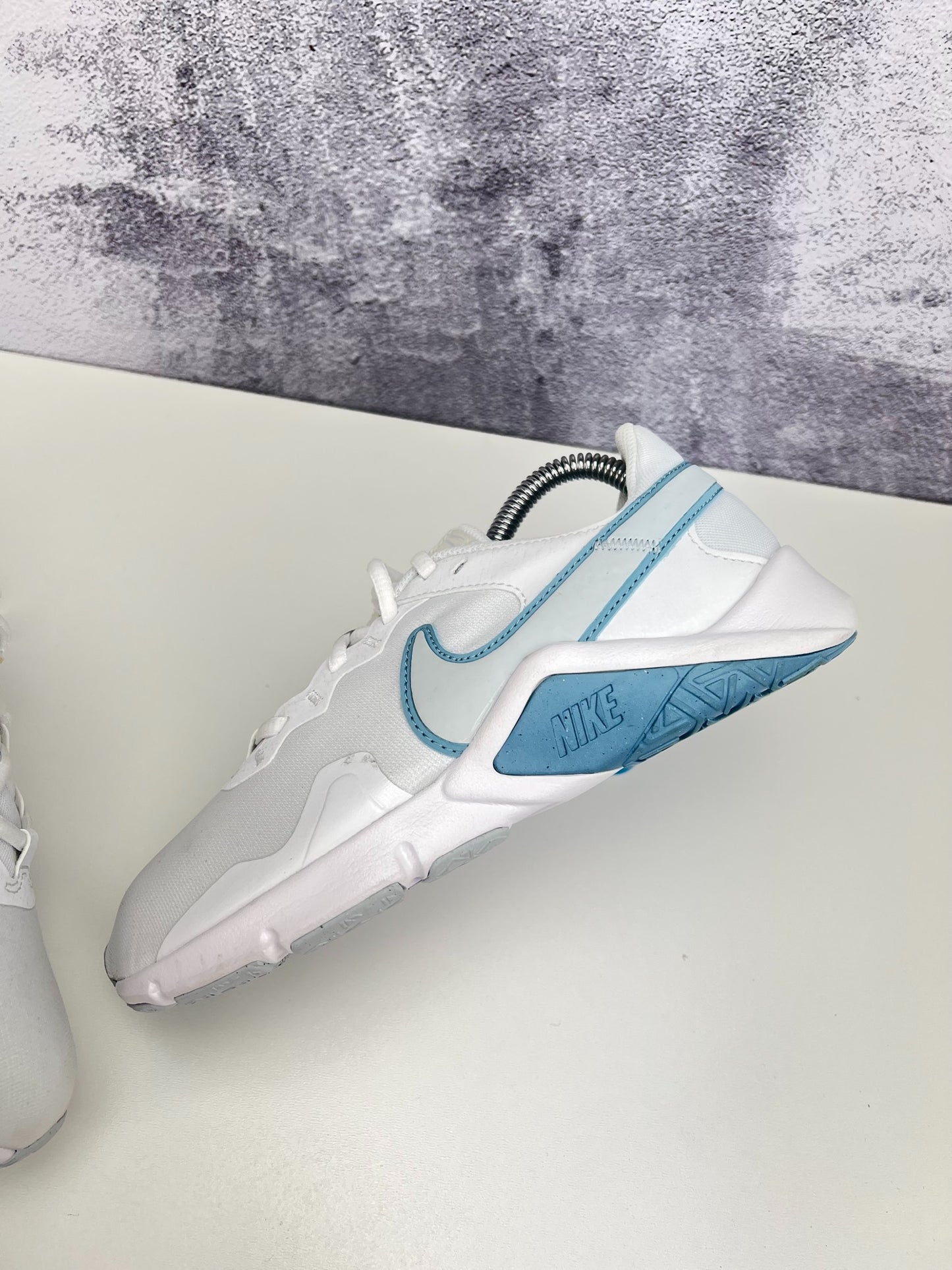 Nike Legend Essential 2 (36.5) - sneakilystore