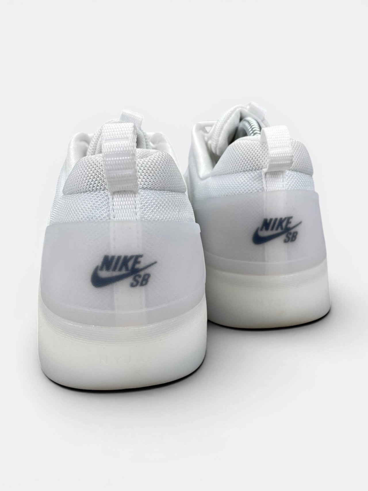 Nike SB Zoom Nyjah 4 White — buty sportowe męskie w bardzo dobrym stanie rozmiar 42.5, widok z tyłu