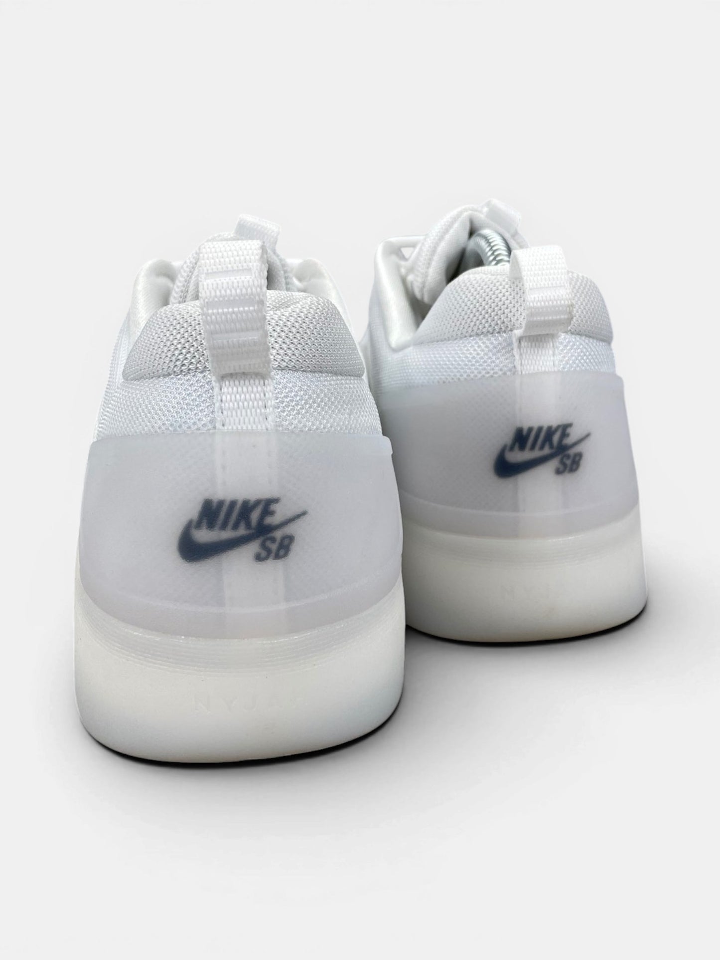 Nike SB Zoom Nyjah 4 White — buty sportowe męskie w bardzo dobrym stanie rozmiar 42.5, widok z tyłu