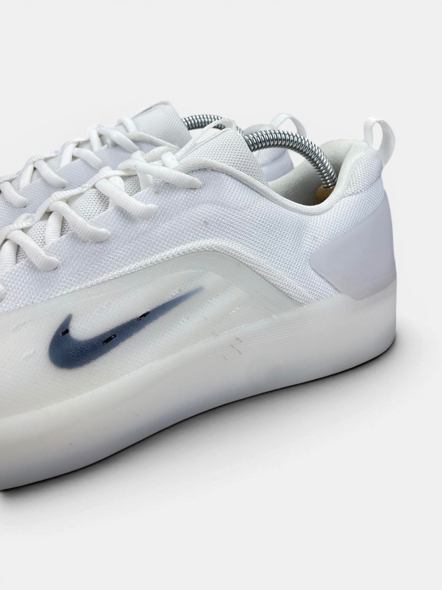 Nike SB Zoom Nyjah 4 White — buty sportowe męskie w bardzo dobrym stanie rozmiar 42.5, opcjonalne zdjęcie 1