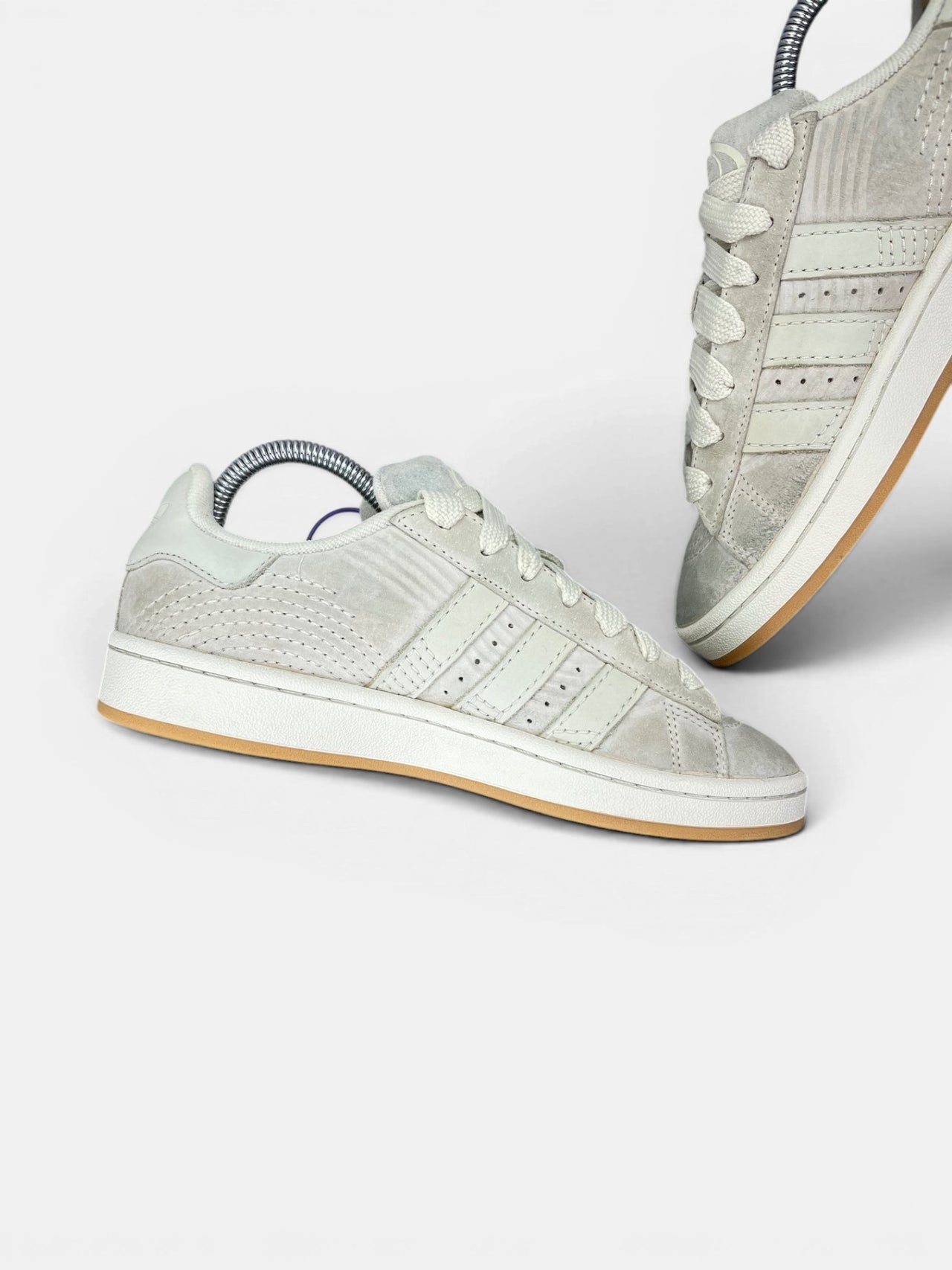 Adidas Campus 00s Wonder White — buty sportowe damskie w bardzo dobrym stanie rozmiar 39 1/3, wewnętrzny panel lewego buta