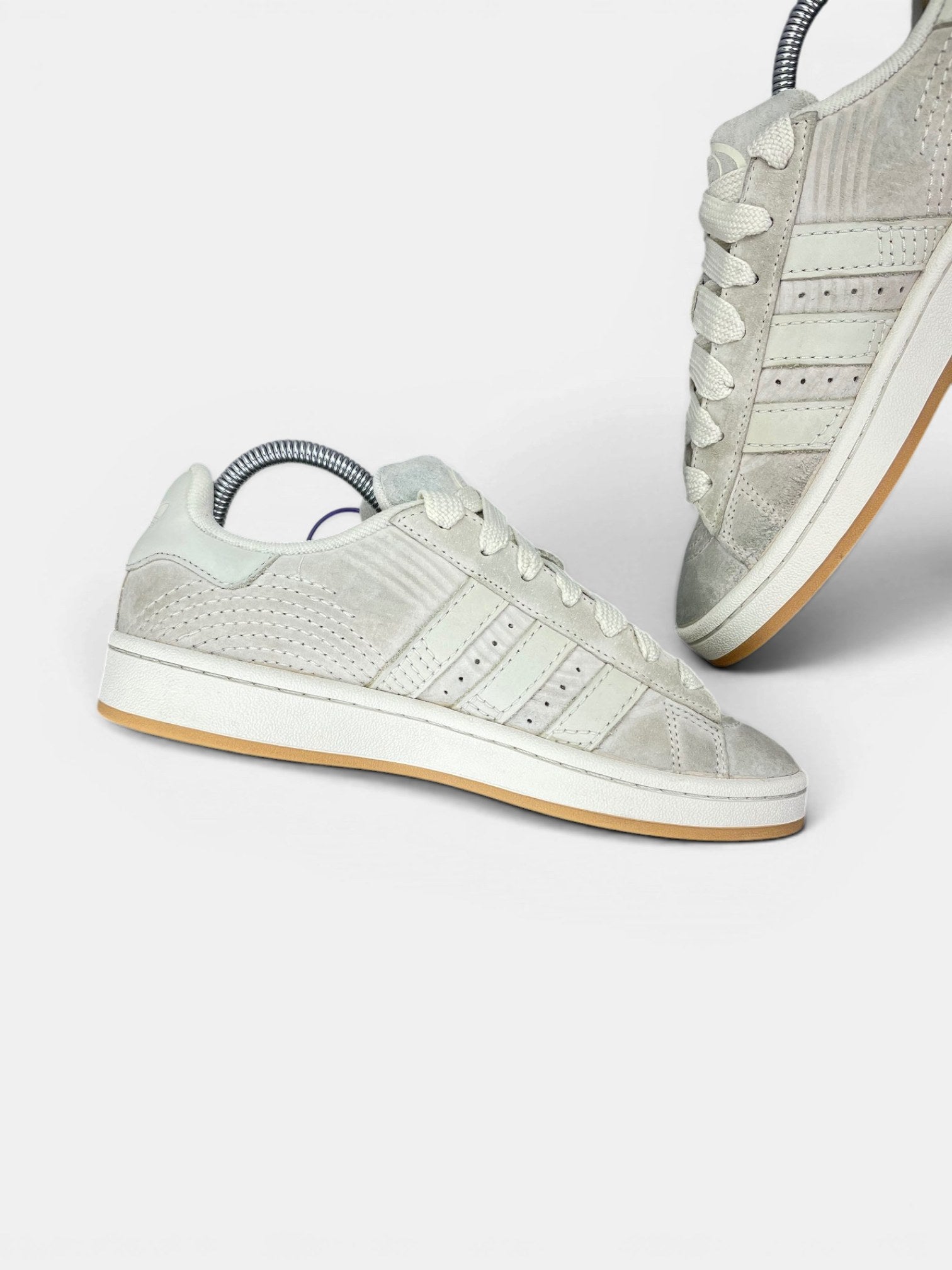 Adidas Campus 00s Wonder White — buty sportowe damskie w bardzo dobrym stanie rozmiar 39 1/3, wewnętrzny panel lewego buta