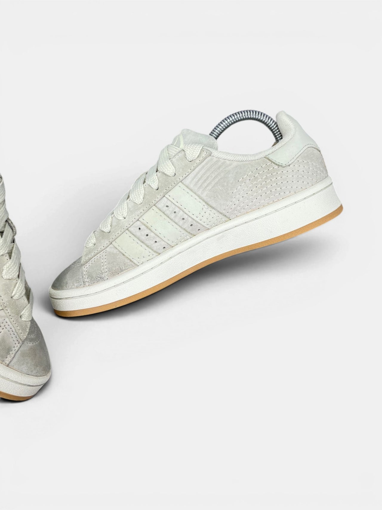 Adidas Campus 00s Wonder White — buty sportowe damskie w bardzo dobrym stanie rozmiar 39 1/3, wewnętrzny panel prawego buta