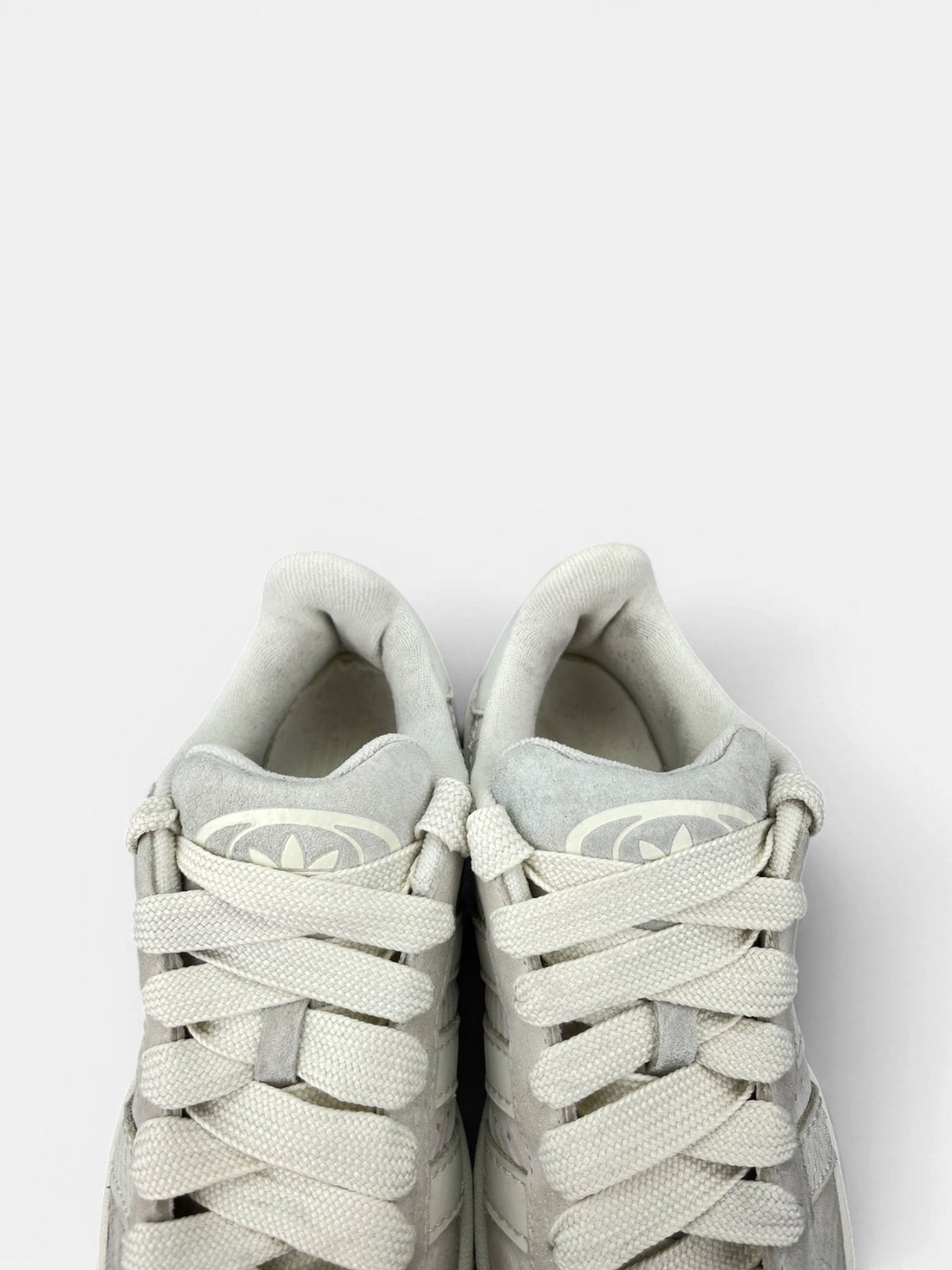 Adidas Campus 00s Wonder White — buty sportowe damskie w bardzo dobrym stanie rozmiar 39 1/3, zapiętki butów