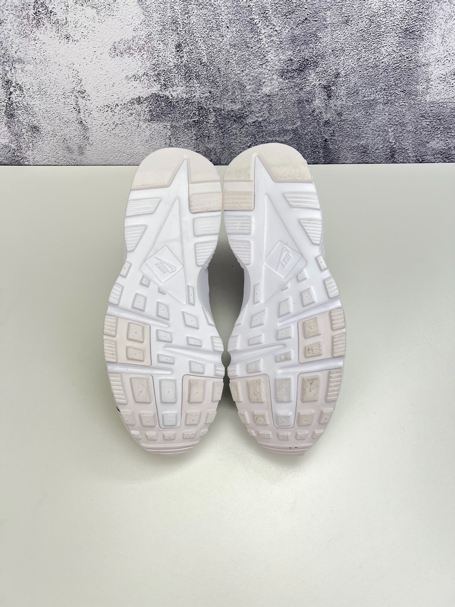 Nike Huarache Run (38.5) - sneakilystore