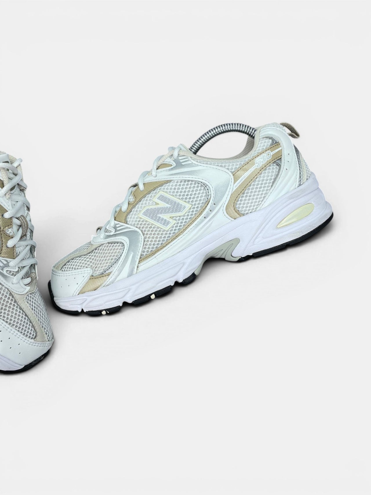 New Balance 530 — buty sportowe damskie w bardzo dobrym stanie rozmiar 40.5, widok z góry na wewnętrzną stronę butów