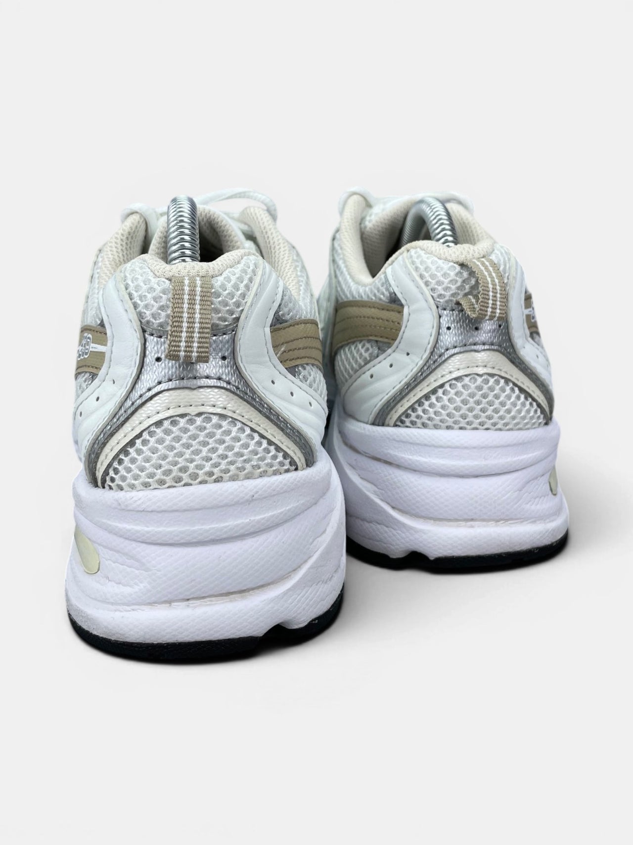 New Balance 530 — buty sportowe damskie w bardzo dobrym stanie rozmiar 40.5, widok z tyłu