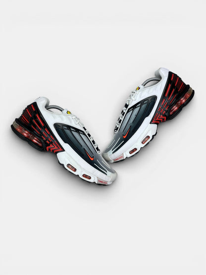 Nike Air Max Plus 3 Team Orange — buty sportowe męskie w bardzo dobrym stanie rozmiar 43, widok z góry na zewnętrzną stronę butów