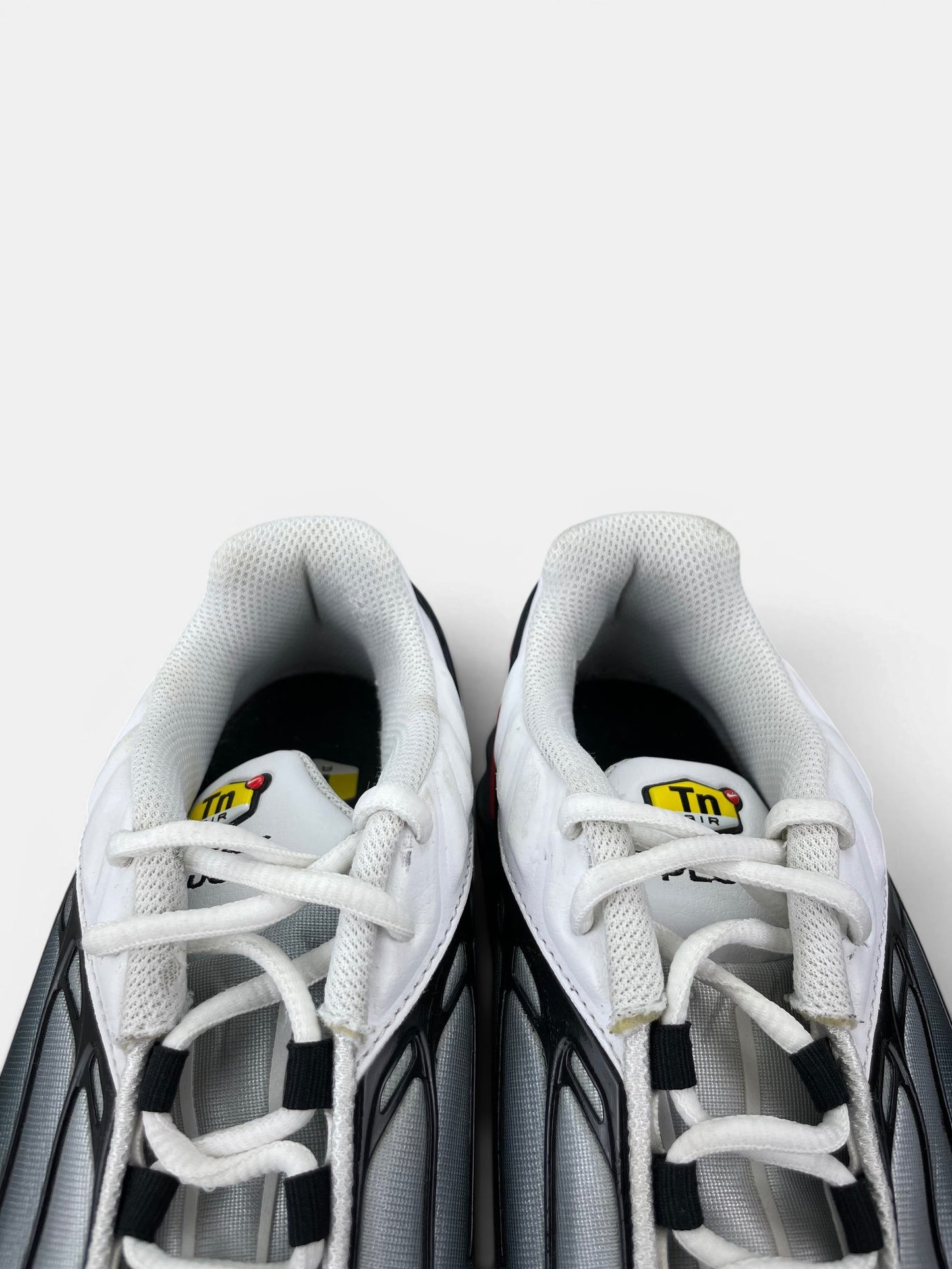 Nike Air Max Plus 3 Team Orange — buty sportowe męskie w bardzo dobrym stanie rozmiar 43, zapiętki butów