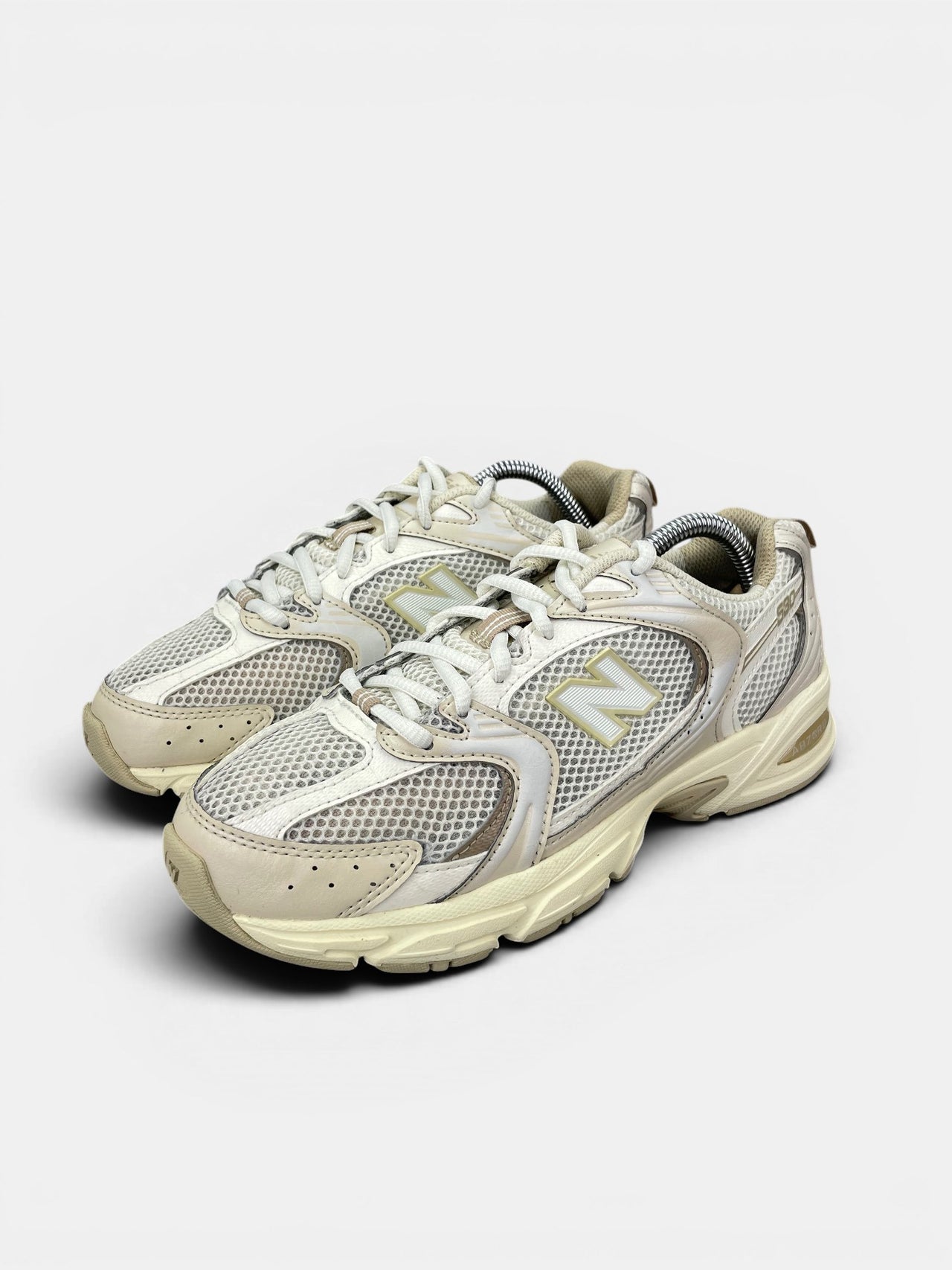 New Balance 530 Beige Angora — buty sportowe damskie w bardzo dobrym stanie rozmiar 37.5, widok z boku