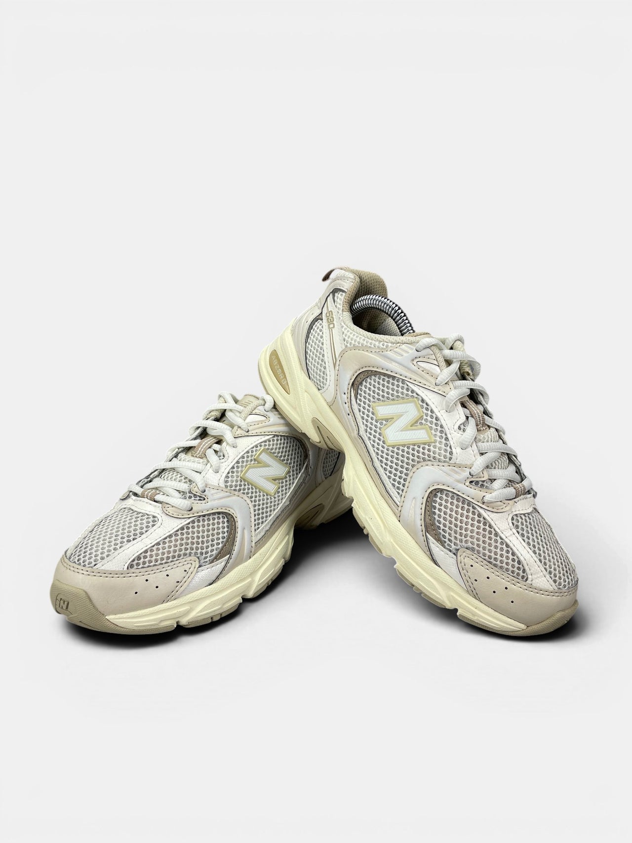 New Balance 530 Beige Angora — buty sportowe damskie w bardzo dobrym stanie rozmiar 37.5, boczny profil