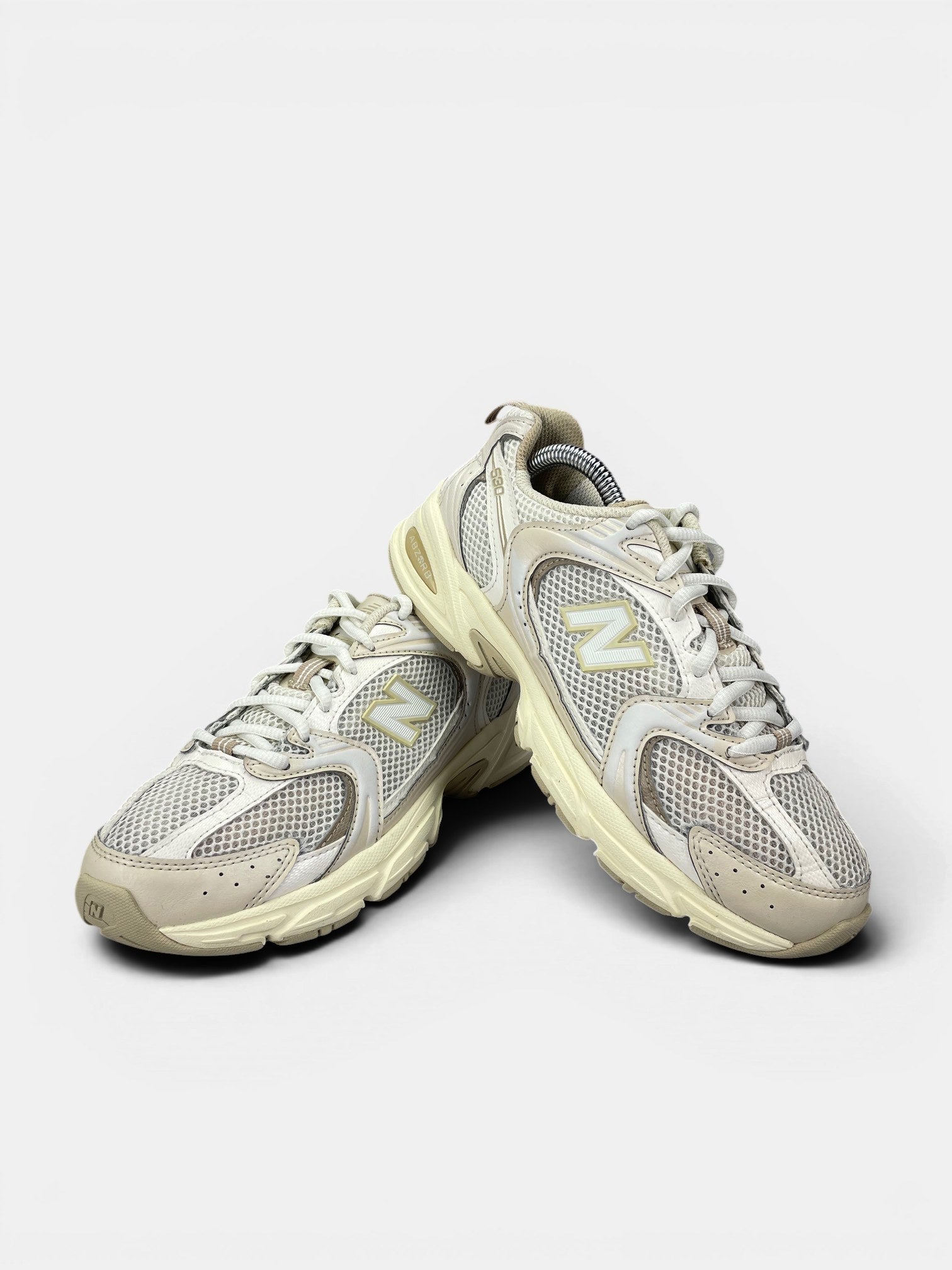New Balance 530 Beige Angora — buty sportowe damskie w bardzo dobrym stanie rozmiar 37.5, boczny profil