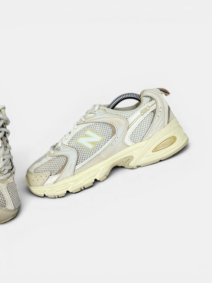 New Balance 530 Beige Angora — buty sportowe damskie w bardzo dobrym stanie rozmiar 37.5, widok z góry na wewnętrzną stronę butów