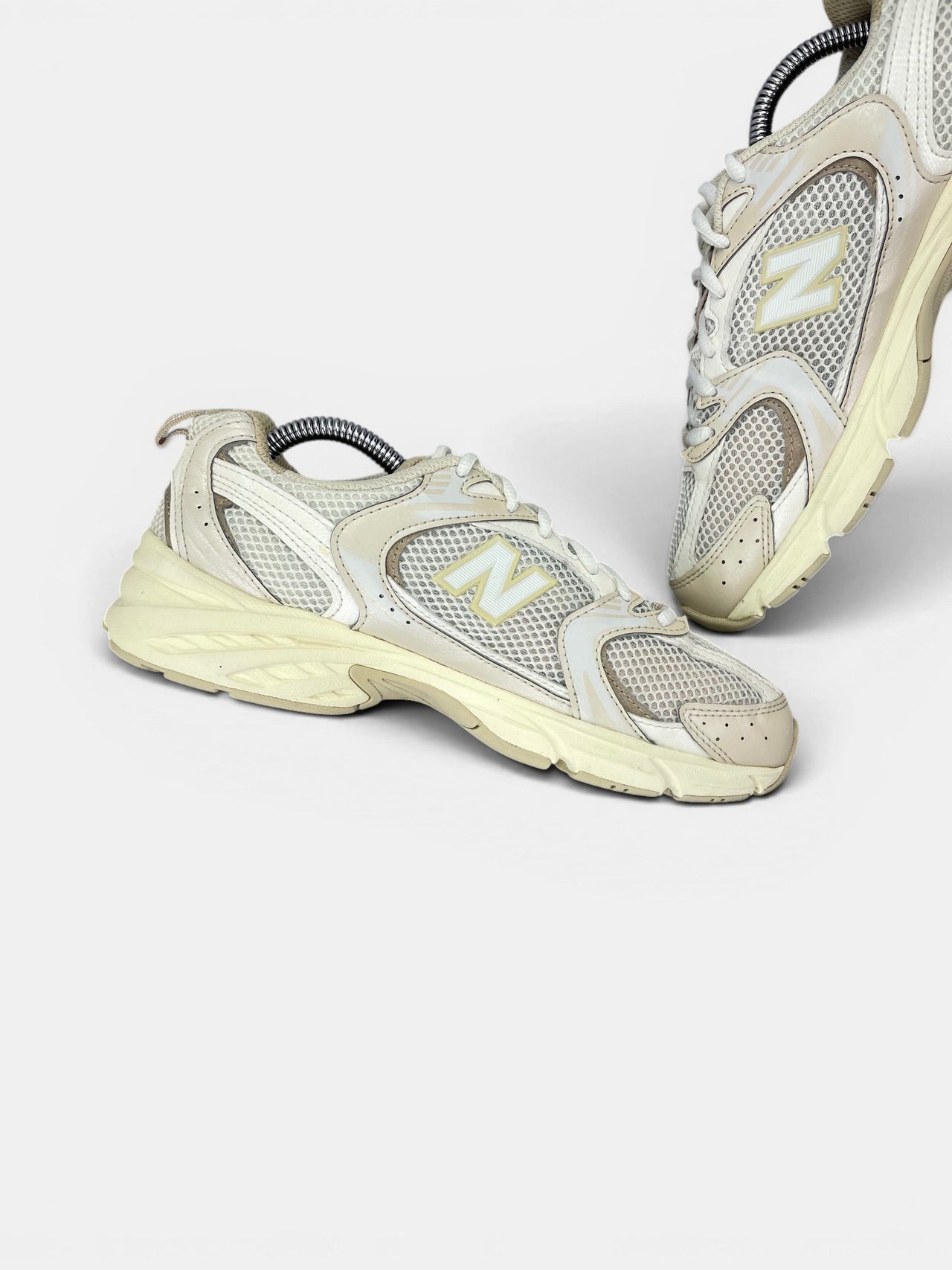 New Balance 530 Beige Angora — buty sportowe damskie w bardzo dobrym stanie rozmiar 37.5, wewnętrzny panel lewego buta