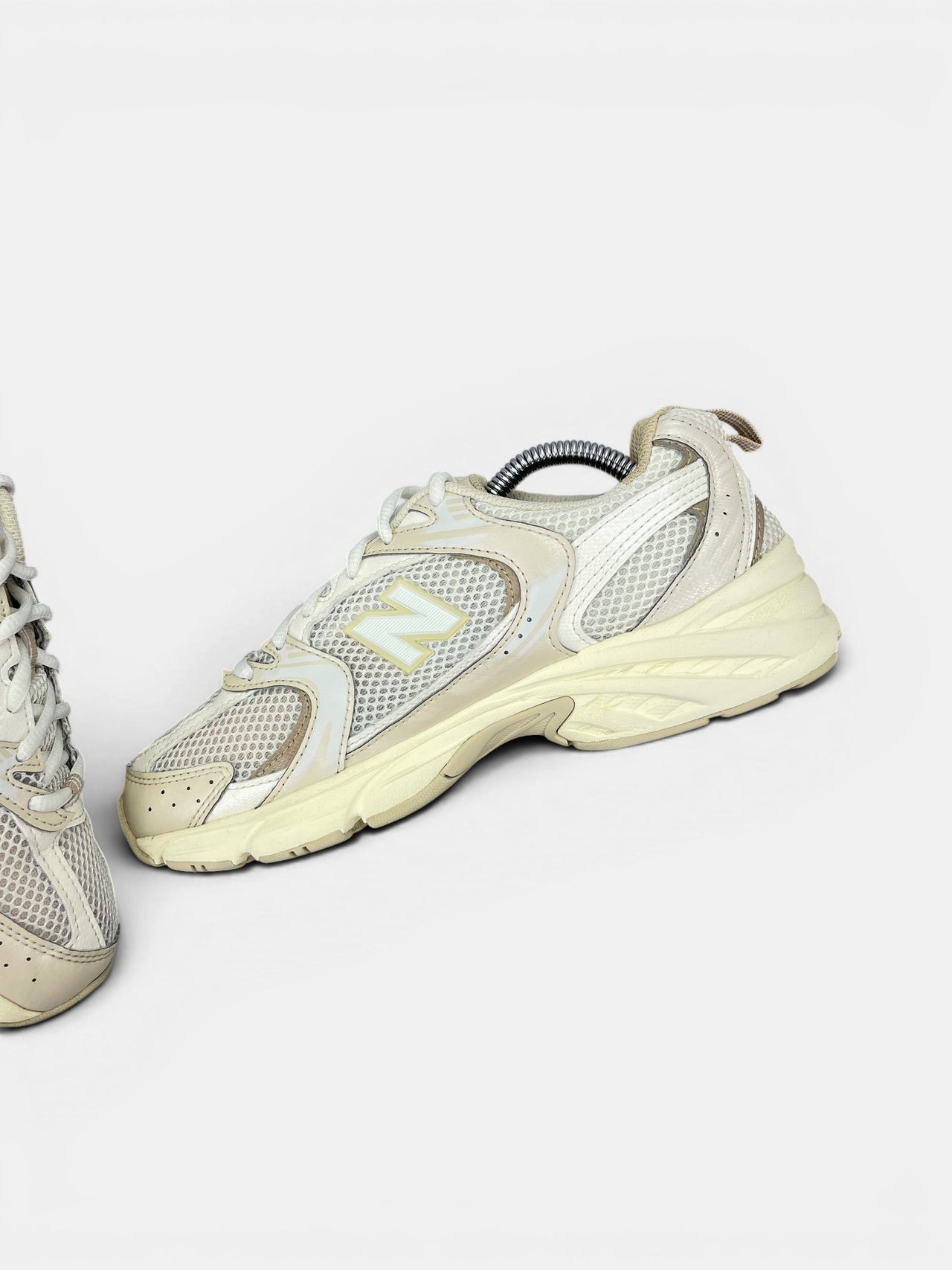 New Balance 530 Beige Angora — buty sportowe damskie w bardzo dobrym stanie rozmiar 37.5, wewnętrzny panel prawego buta