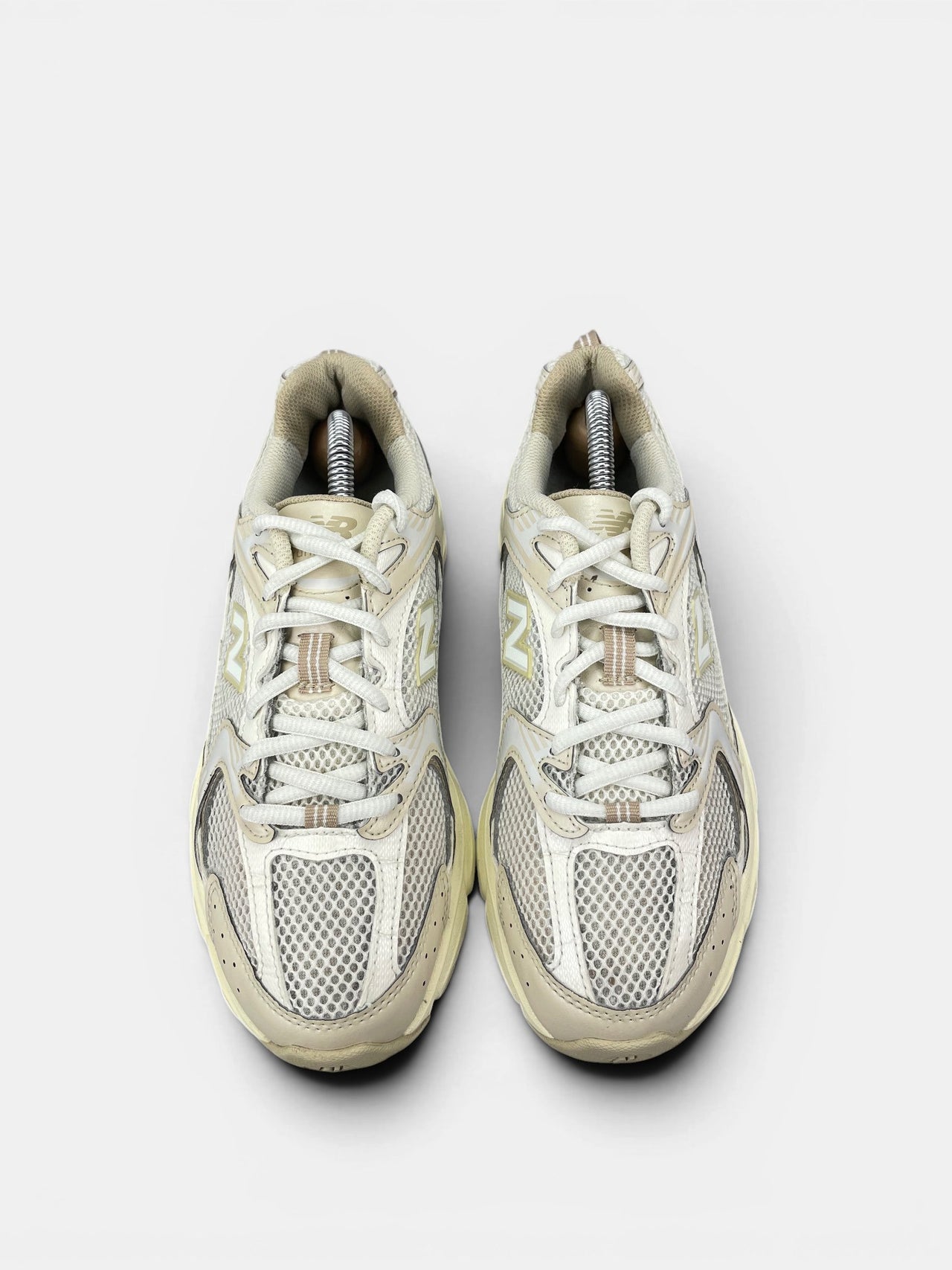 New Balance 530 Beige Angora — buty sportowe damskie w bardzo dobrym stanie rozmiar 37.5, widok z góry