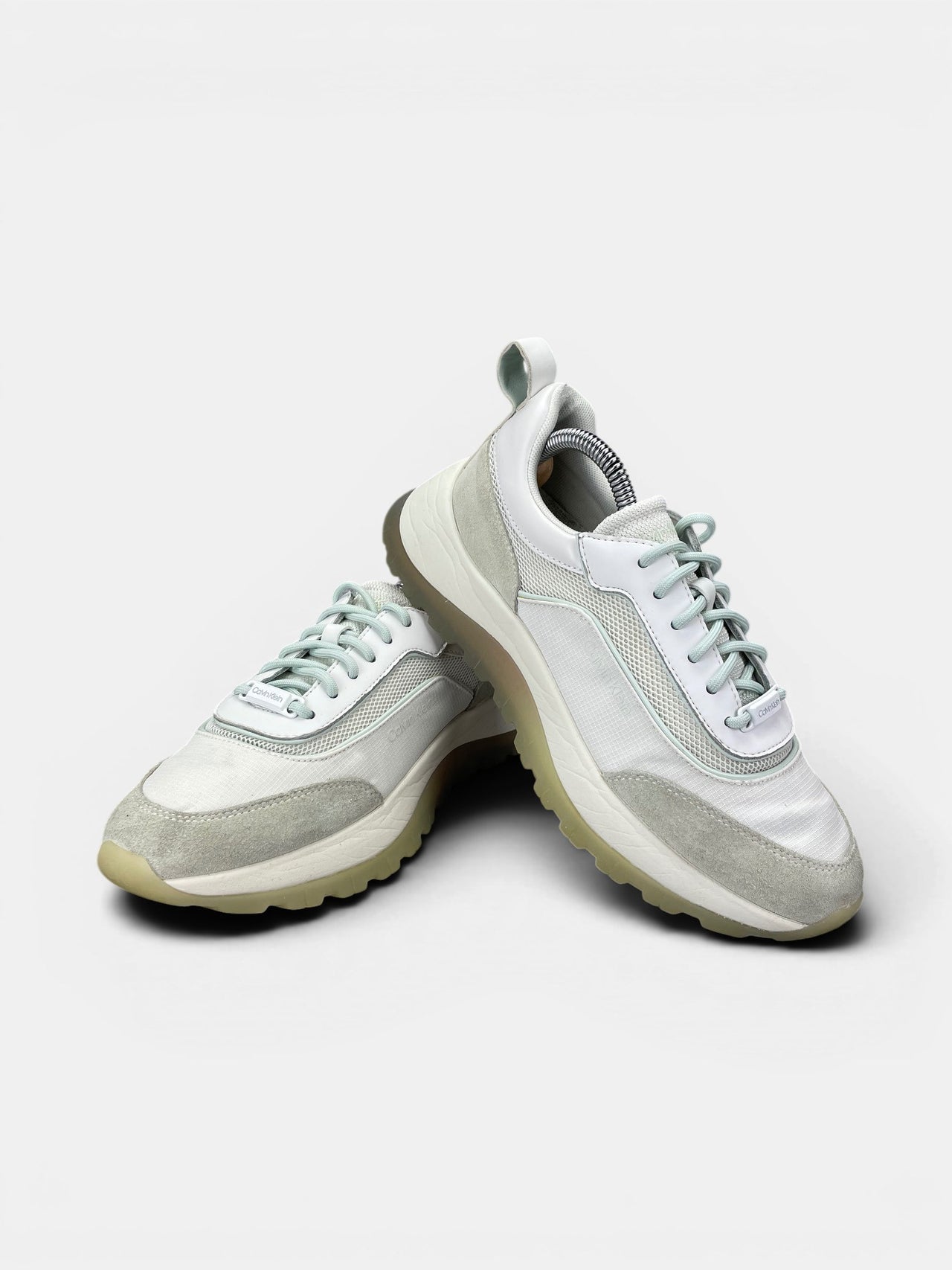 Calvin Klein Sneakers — buty sportowe damskie w bardzo dobrym stanie rozmiar 38, boczny profil