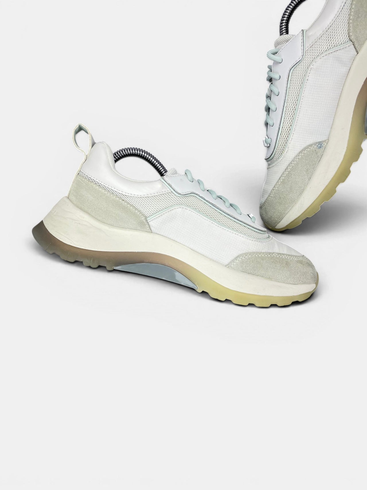 Calvin Klein Sneakers — buty sportowe damskie w bardzo dobrym stanie rozmiar 38, wewnętrzny panel lewego buta