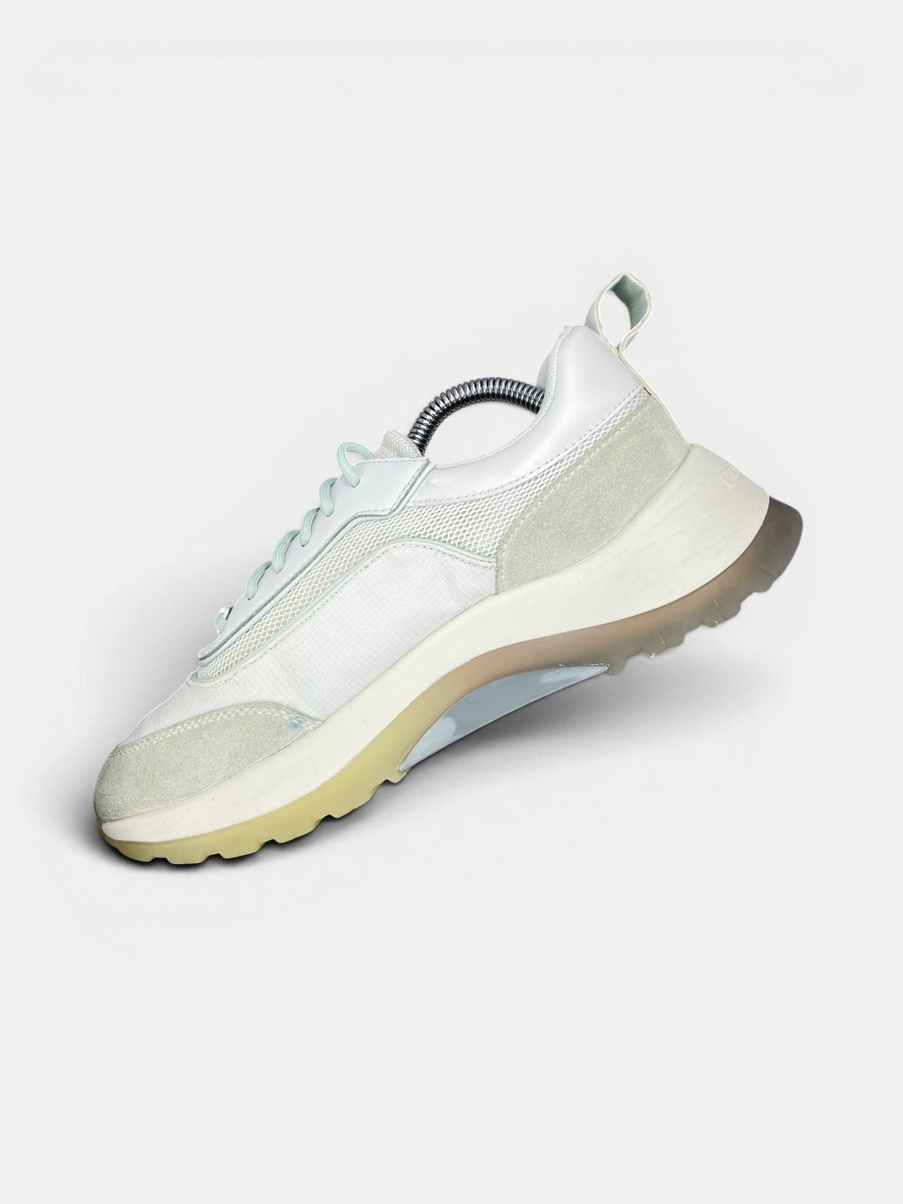 Calvin Klein Sneakers — buty sportowe damskie w bardzo dobrym stanie rozmiar 38, wewnętrzny panel prawego buta