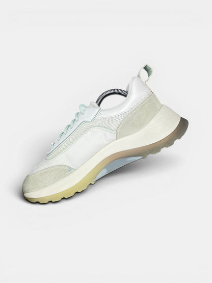 Calvin Klein Sneakers — buty sportowe damskie w bardzo dobrym stanie rozmiar 38, wewnętrzny panel prawego buta