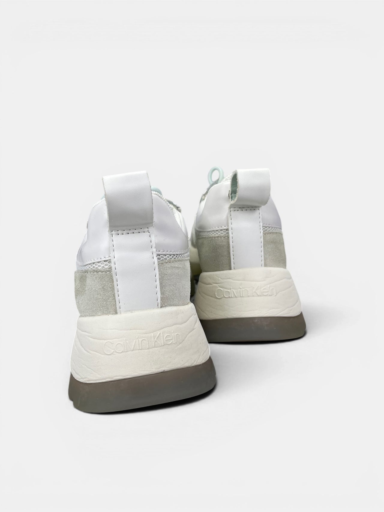 Calvin Klein Sneakers — buty sportowe damskie w bardzo dobrym stanie rozmiar 38, widok z tyłu