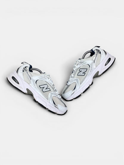 New Balance 530 — buty sportowe damskie w bardzo dobrym stanie rozmiar 38, widok z góry na zewnętrzną stronę butów
