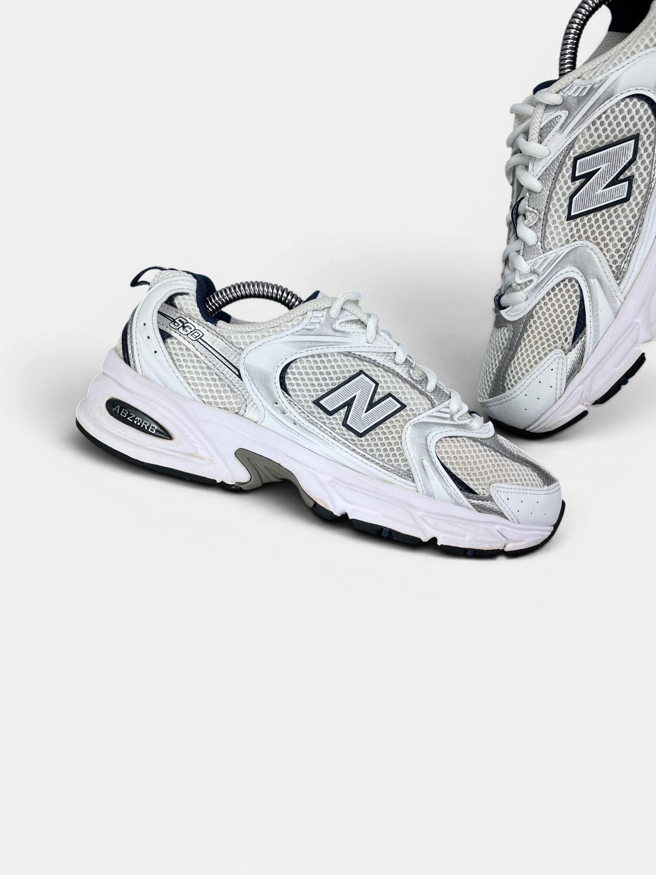 New Balance 530 — buty sportowe damskie w bardzo dobrym stanie rozmiar 38, zewnętrzny panel lewego buta