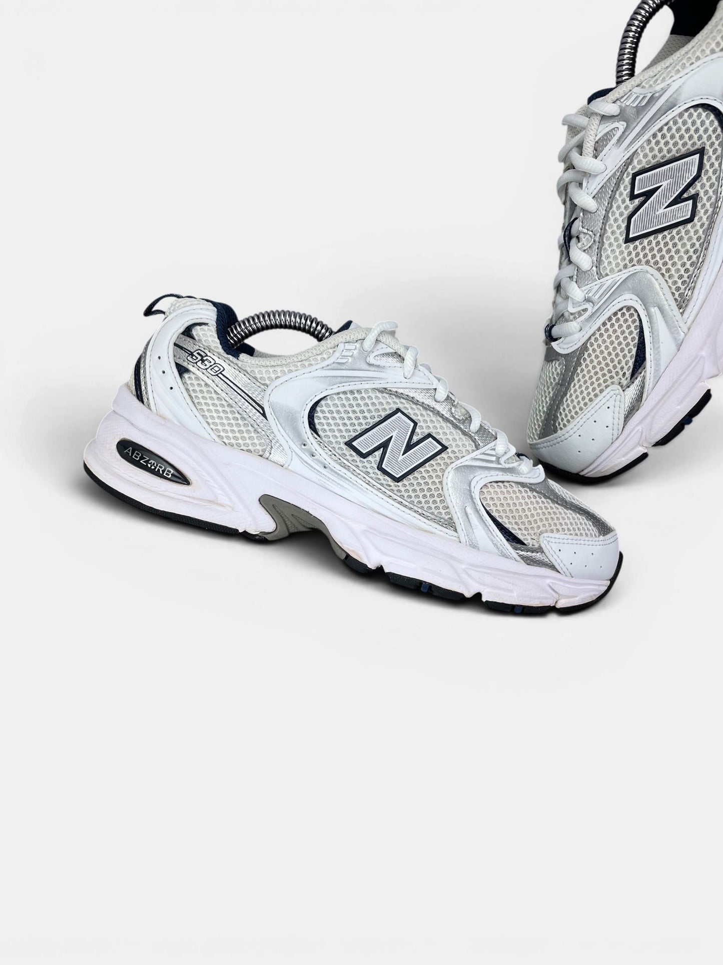 New Balance 530 — buty sportowe damskie w bardzo dobrym stanie rozmiar 38, zewnętrzny panel lewego buta