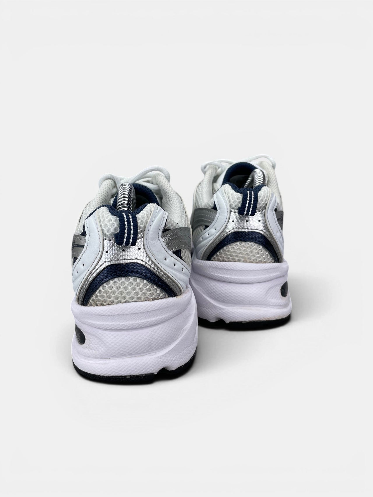 New Balance 530 — buty sportowe damskie w bardzo dobrym stanie rozmiar 38, widok z tyłu