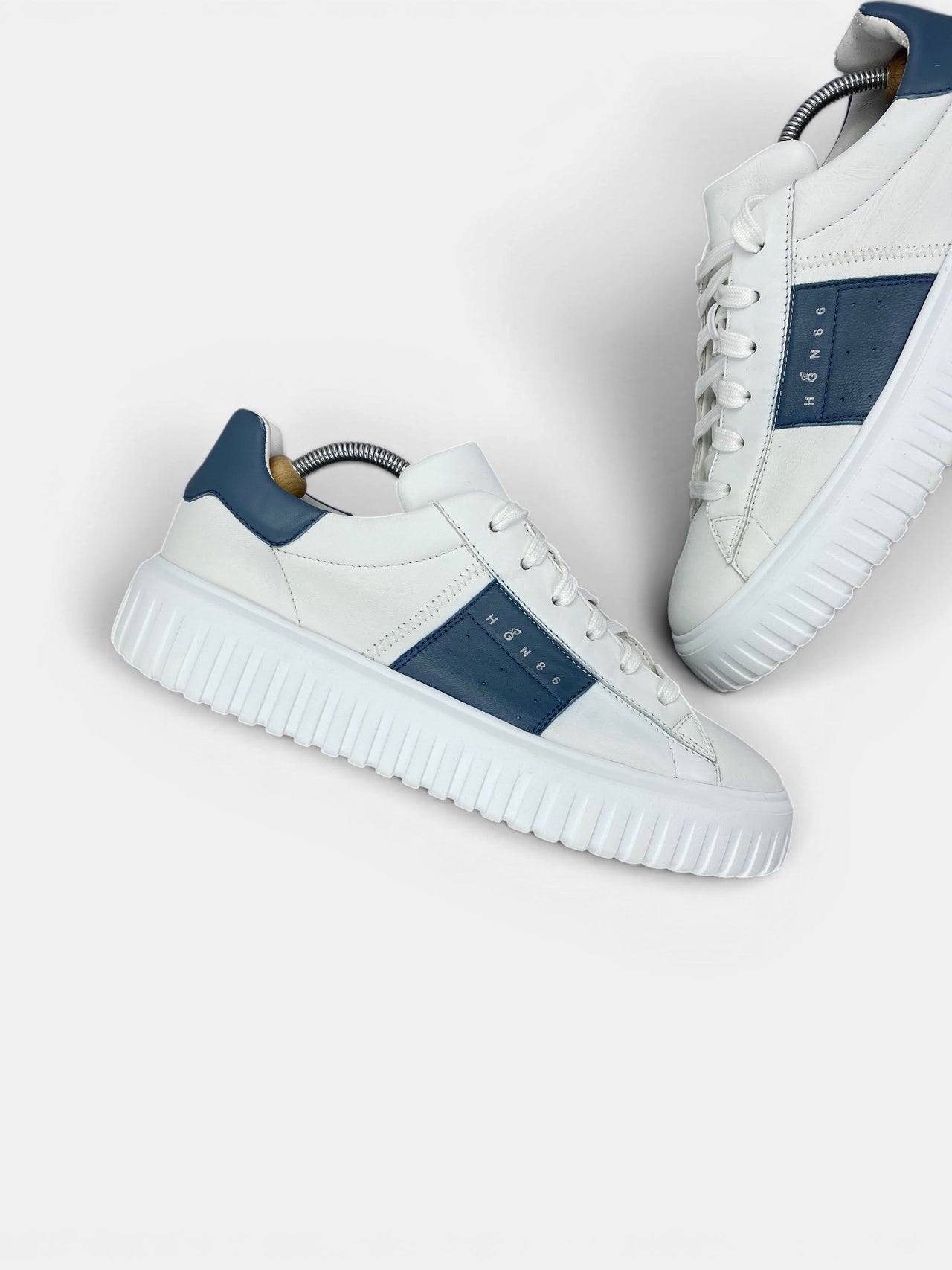 Hogan H-Stripes — buty sportowe męskie w bardzo dobrym stanie rozmiar 42, zewnętrzny panel lewego buta