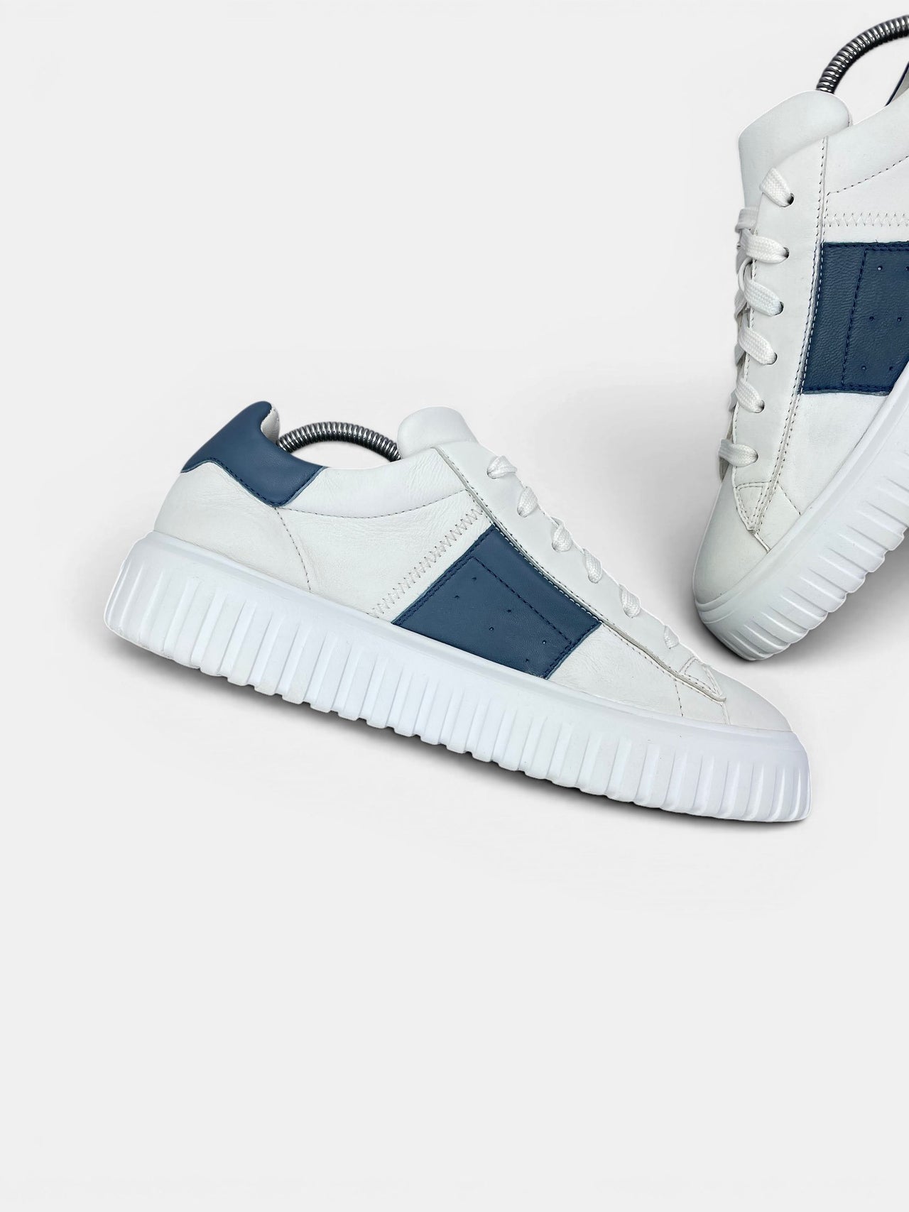 Hogan H-Stripes — buty sportowe męskie w bardzo dobrym stanie rozmiar 42, wewnętrzny panel lewego buta
