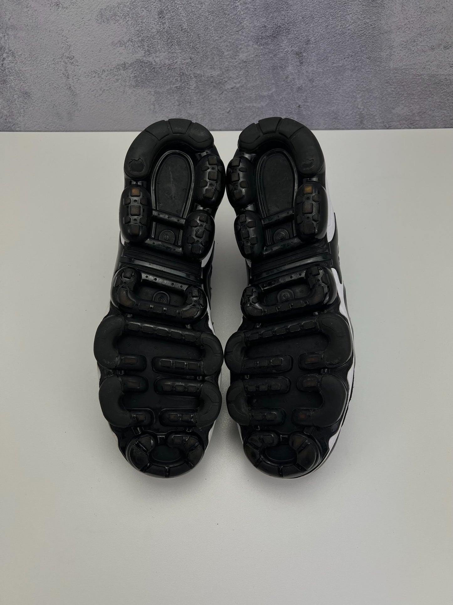 Nike Air Vapormax Plus (44.5) - sneakilystore