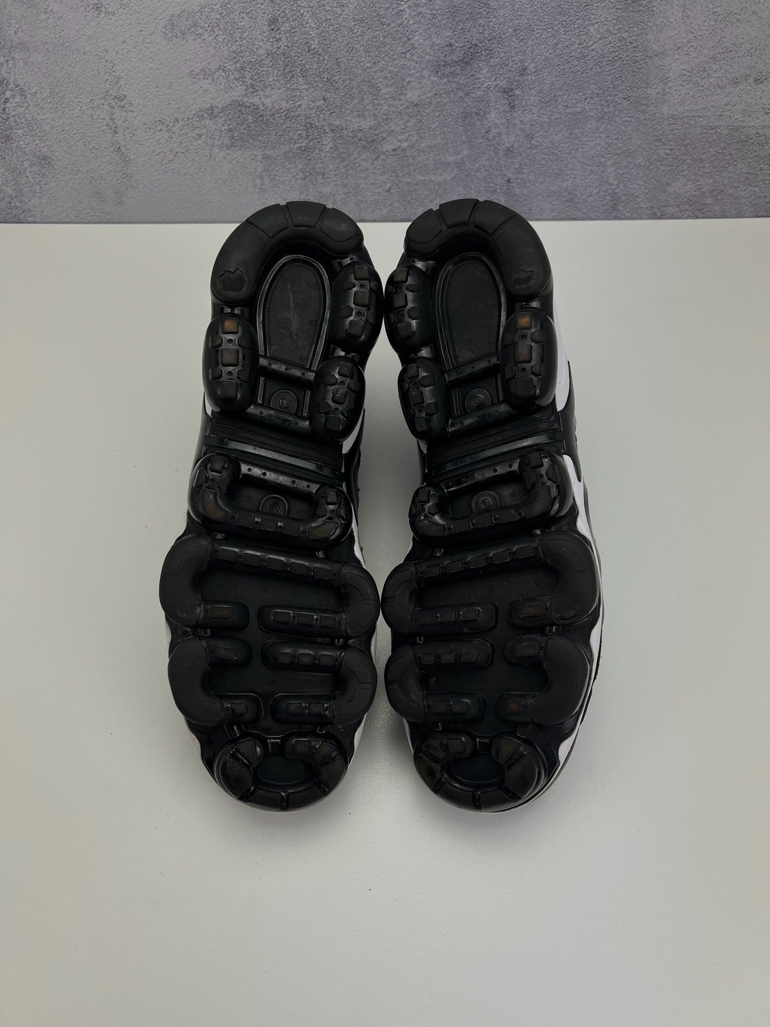 Nike Air Vapormax Plus (44.5) - sneakilystore