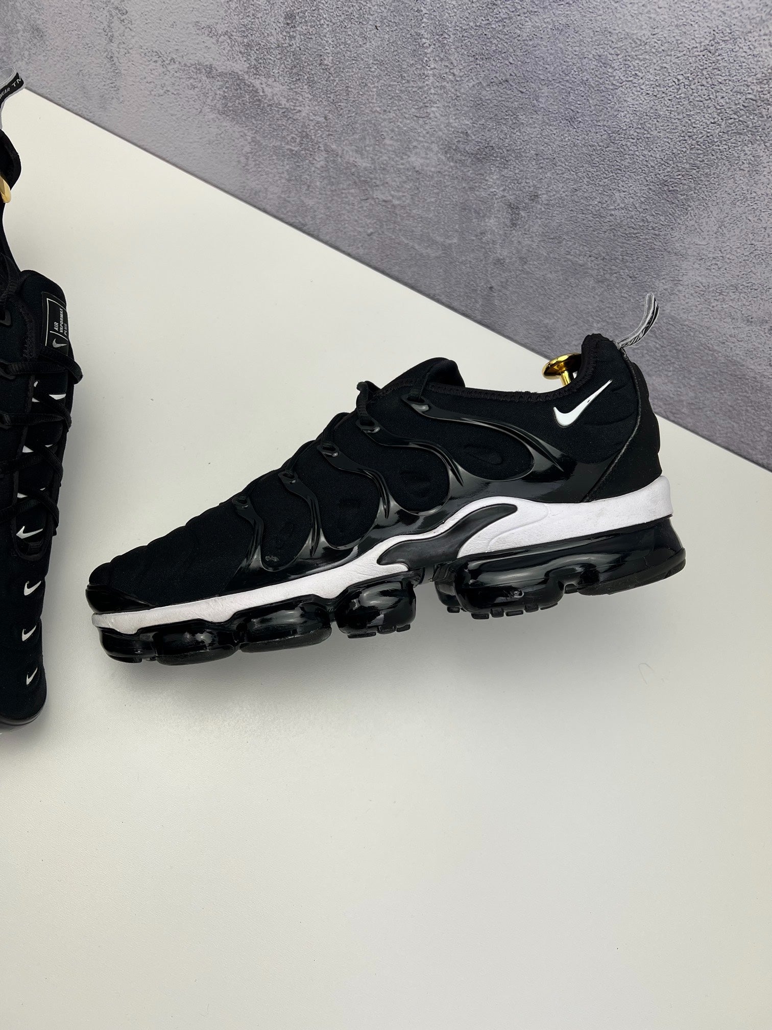 Nike Air Vapormax Plus (44.5) - sneakilystore