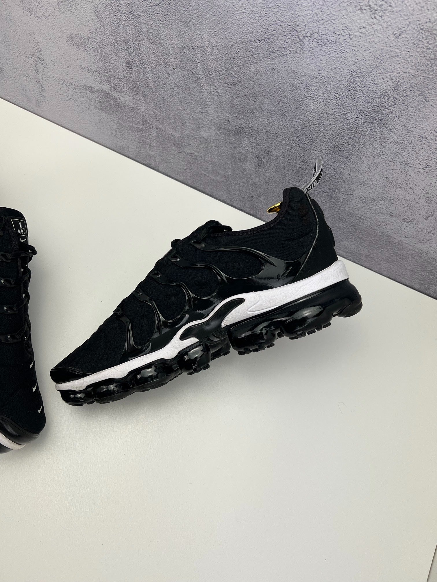 Nike Air Vapormax Plus (44.5) - sneakilystore