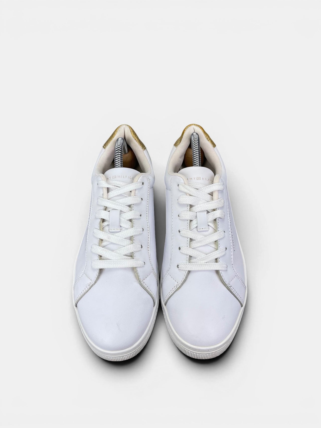 Tommy Hilfiger Essential — buty sportowe damskie w bardzo dobrym stanie rozmiar 38, widok z góry