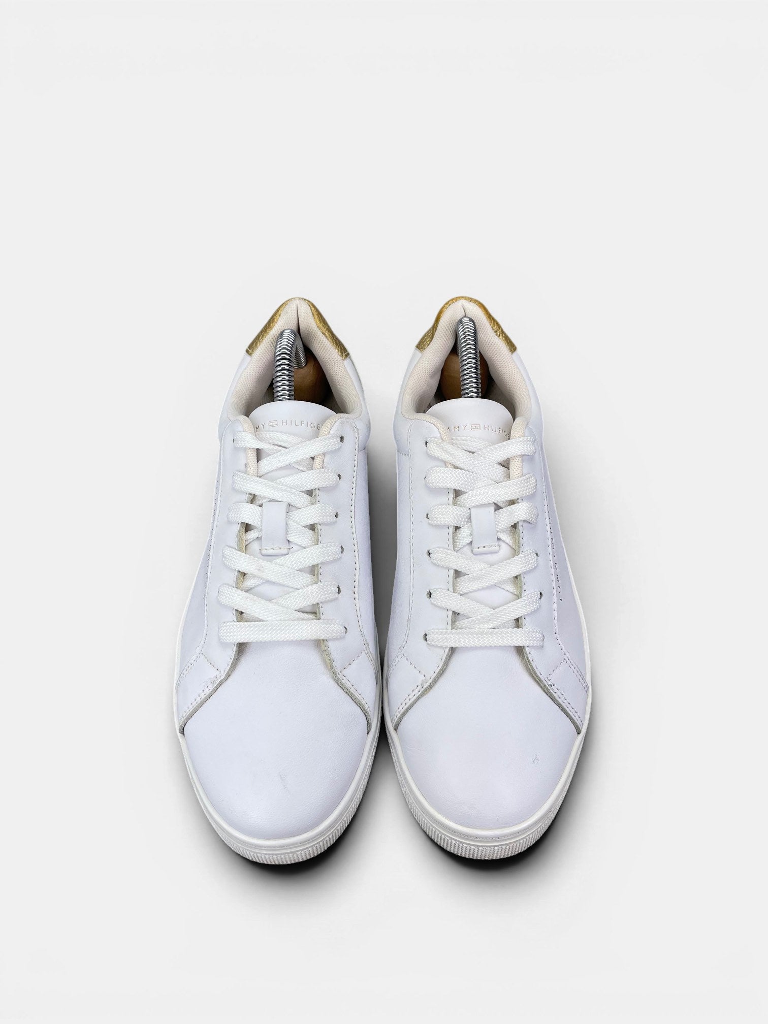Tommy Hilfiger Essential — buty sportowe damskie w bardzo dobrym stanie rozmiar 38, widok z góry