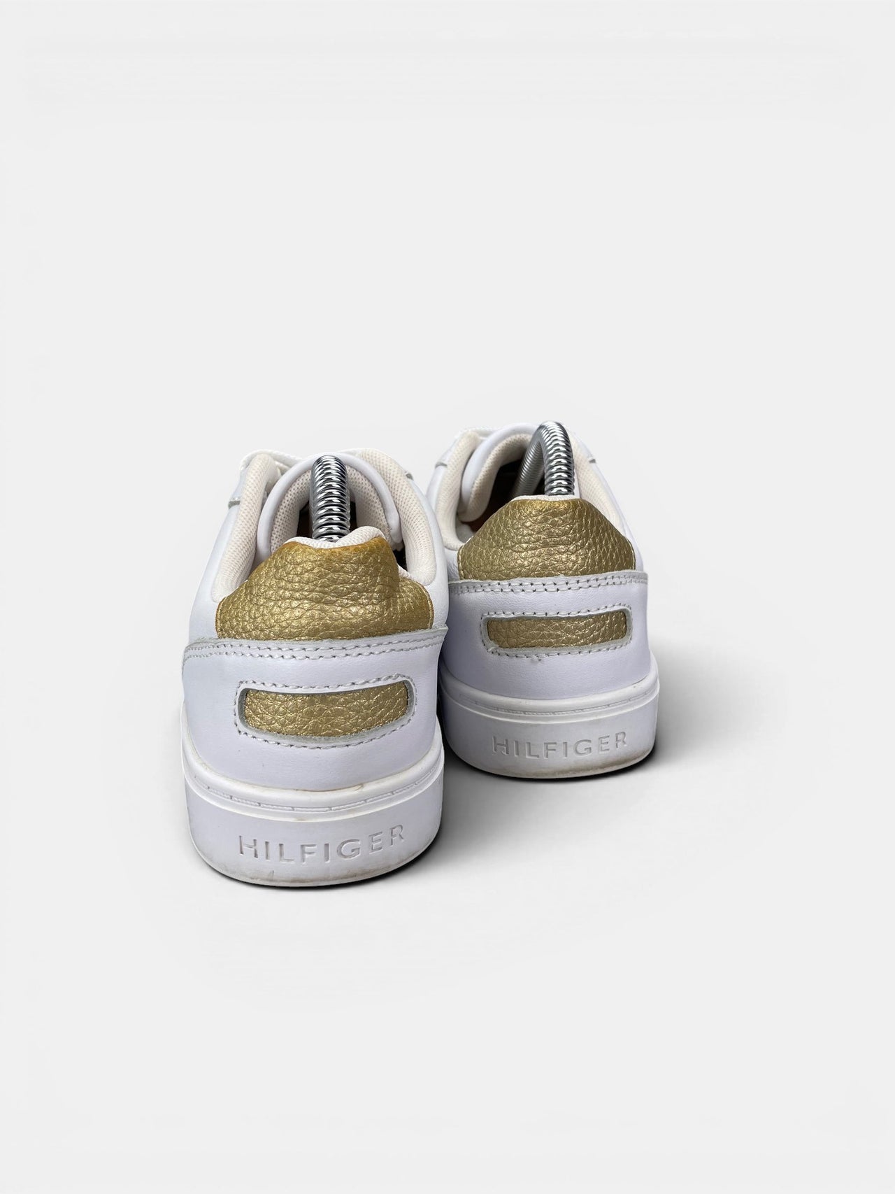 Tommy Hilfiger Essential — buty sportowe damskie w bardzo dobrym stanie rozmiar 38, widok z tyłu