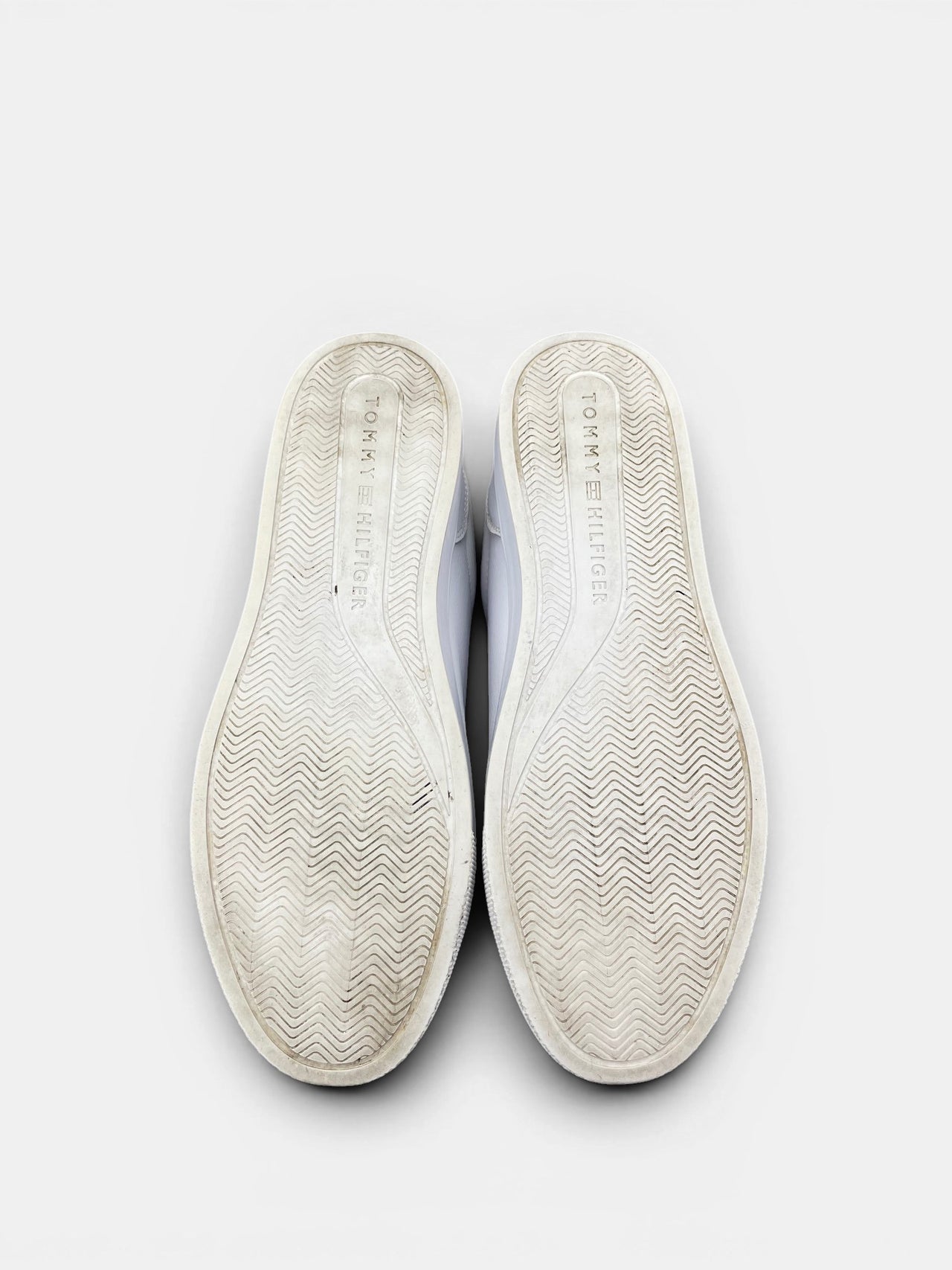 Tommy Hilfiger Essential — buty sportowe damskie w bardzo dobrym stanie rozmiar 38, podeszwa